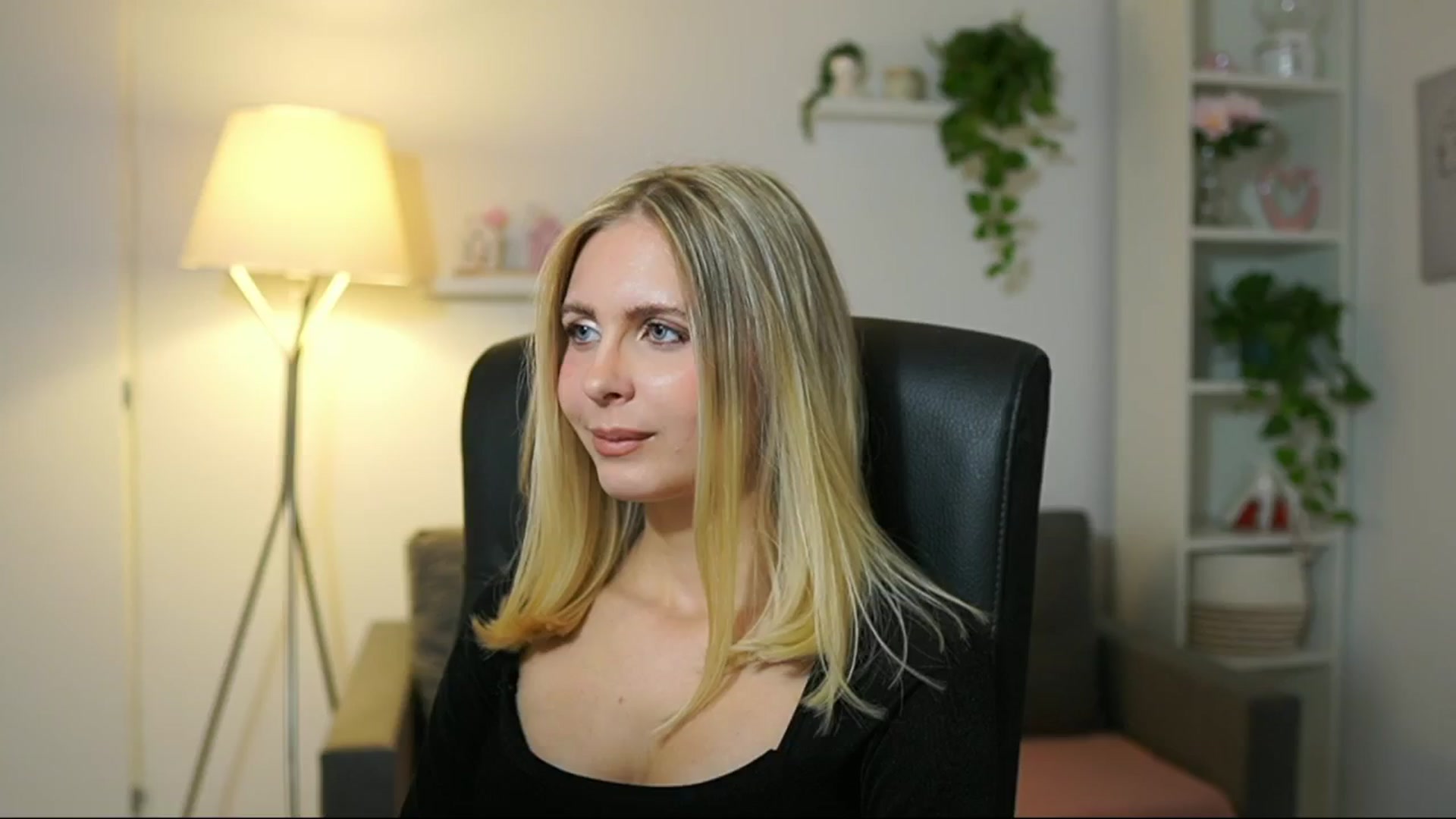 Gallery image thumbnail from Catecrago_'s myfreecams stream on, 10/06/2025, 13:54 image 15 of 20
