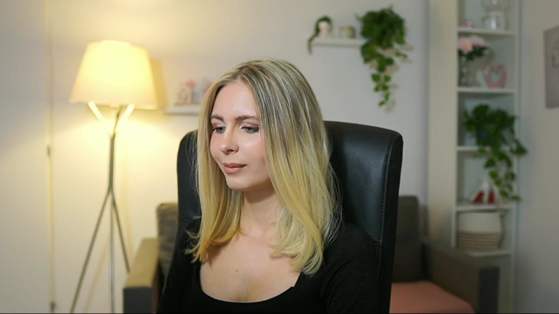 Gallery image thumbnail from Catecrago_'s myfreecams stream on, 10/06/2025, 13:54 image 4 of 20