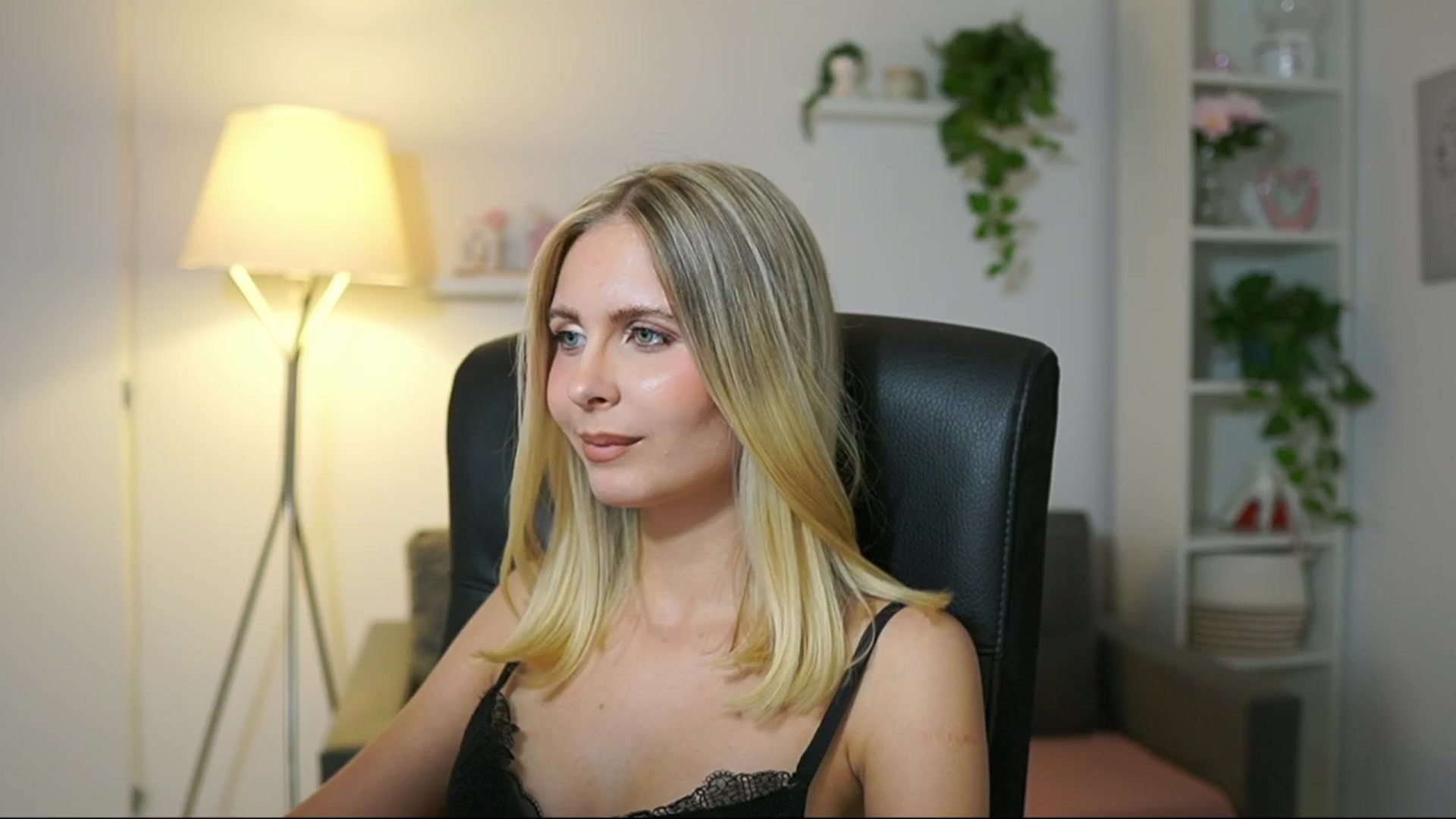 Gallery image thumbnail from Catecrago_'s myfreecams stream on, 10/06/2025, 16:42 image 14 of 20