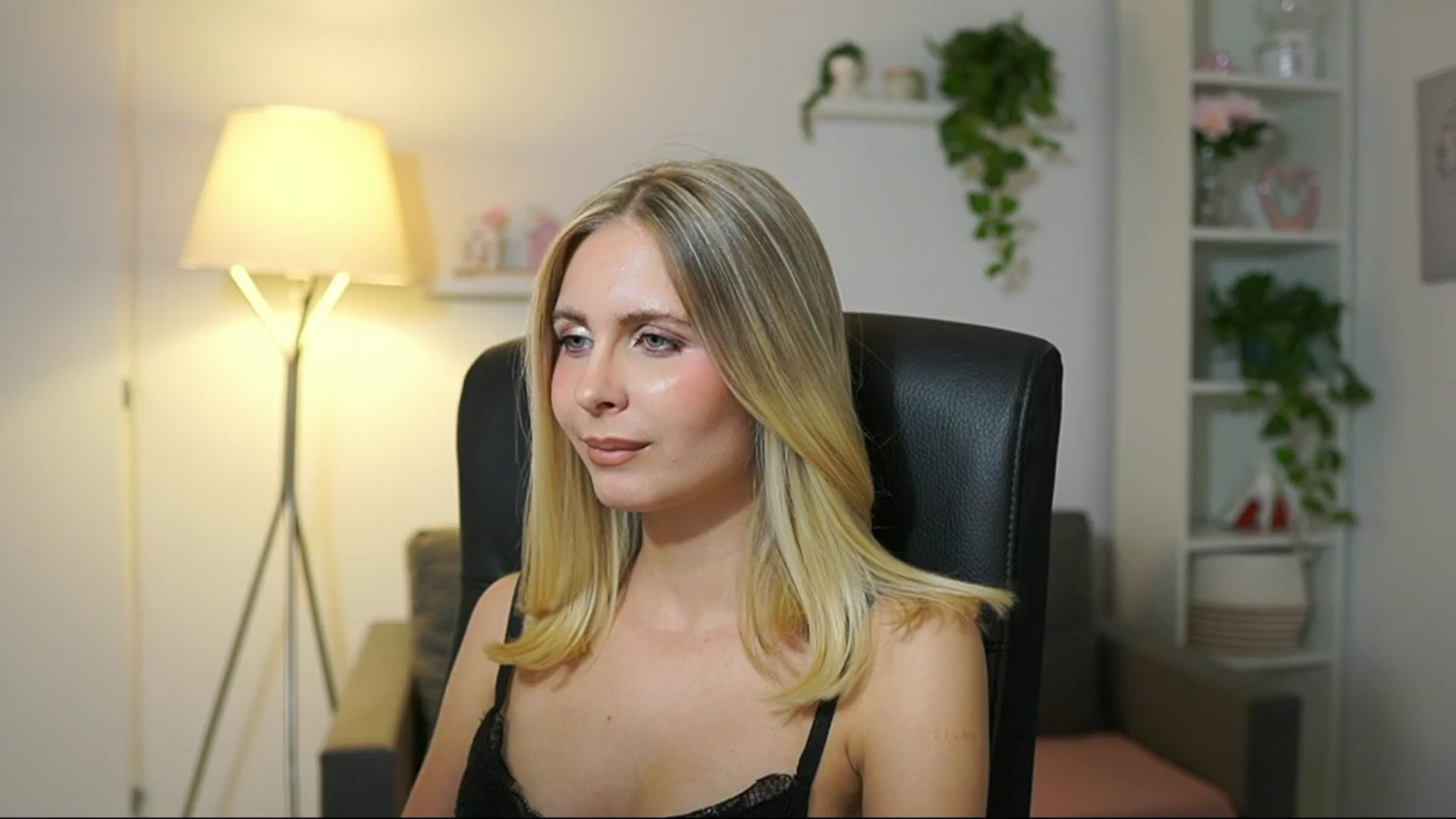 Gallery image thumbnail from Catecrago_'s myfreecams stream on, 10/06/2025, 16:42 image 8 of 20