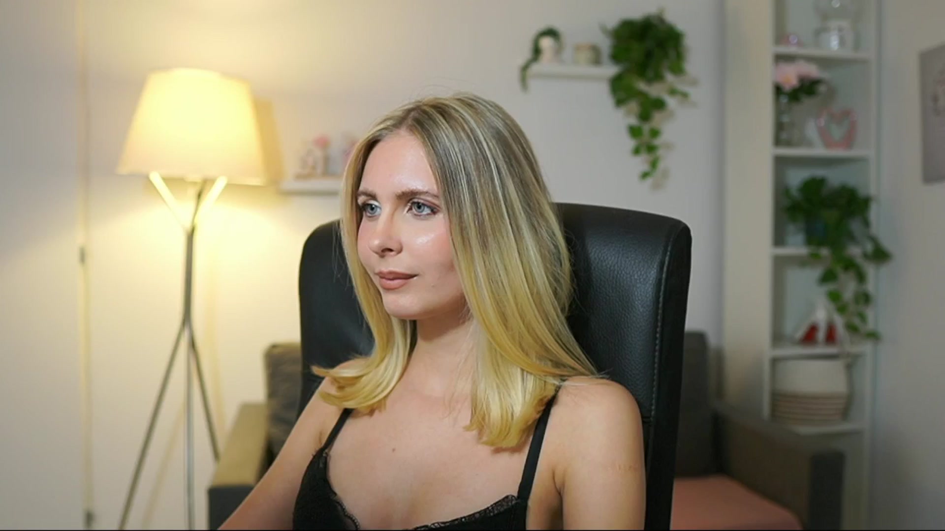 Gallery image thumbnail from Catecrago_'s myfreecams stream on, 10/06/2025, 16:42 image 6 of 20