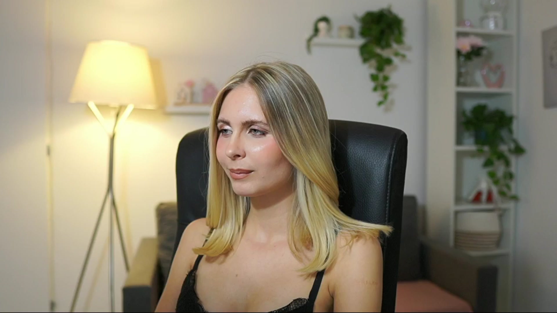 Gallery image thumbnail from Catecrago_'s myfreecams stream on, 10/06/2025, 16:42 image 10 of 20