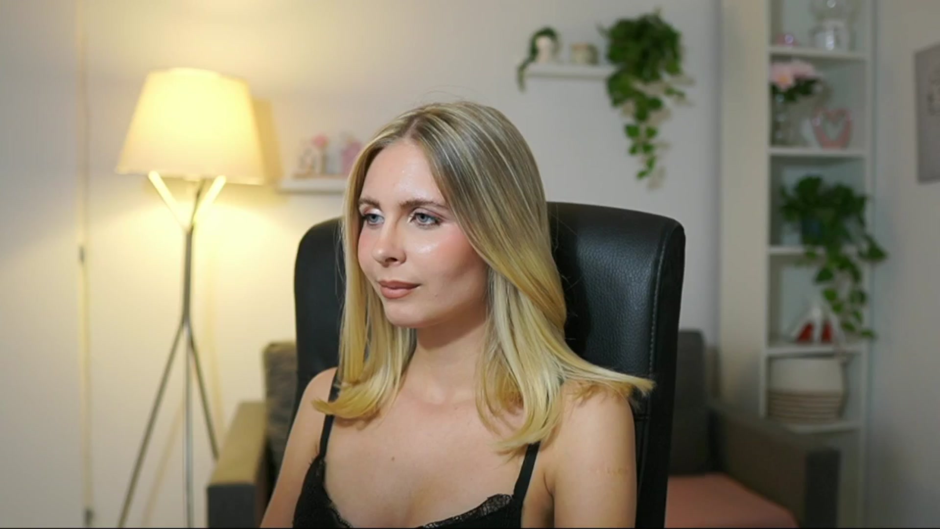 Gallery image thumbnail from Catecrago_'s myfreecams stream on, 10/06/2025, 16:42 image 7 of 20
