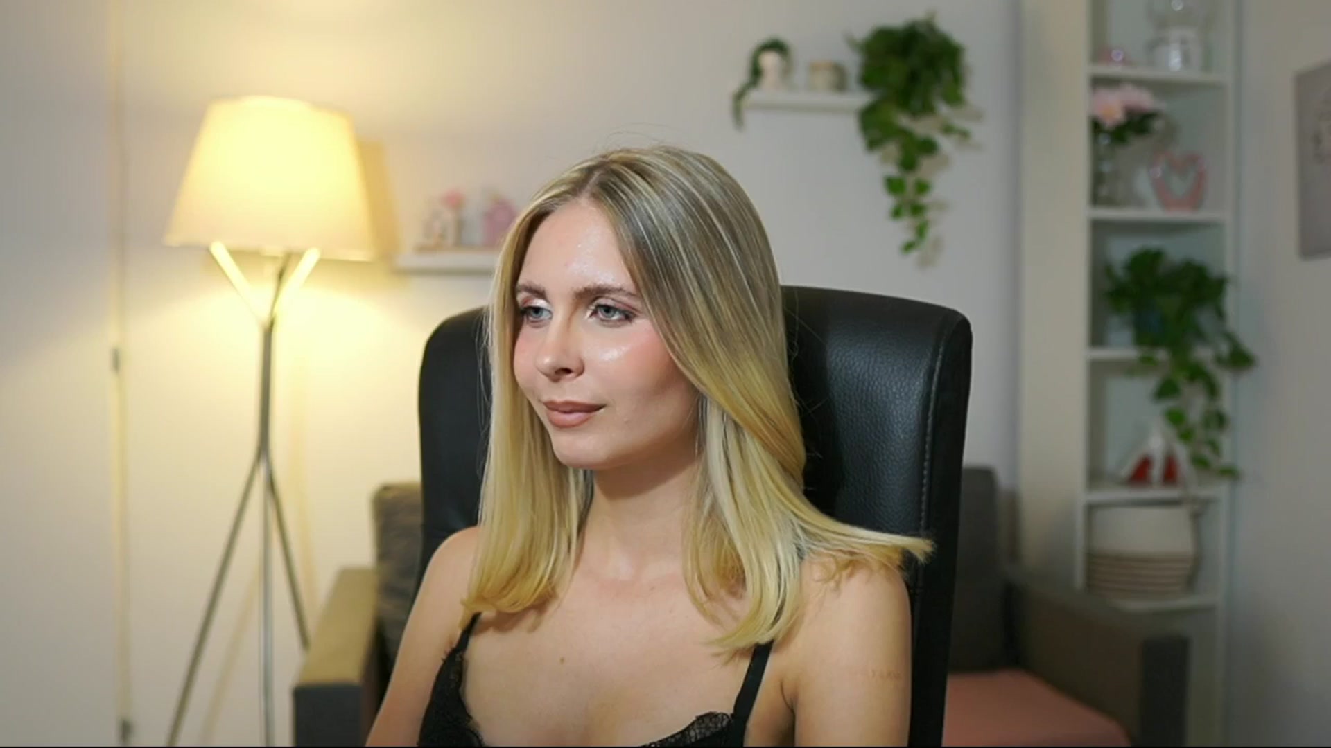 Gallery image thumbnail from Catecrago_'s myfreecams stream on, 10/06/2025, 16:42 image 9 of 20