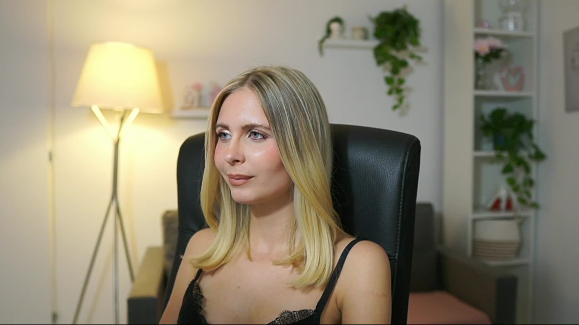 Gallery image thumbnail from Catecrago_'s myfreecams stream on, 10/06/2025, 16:42 image 15 of 20