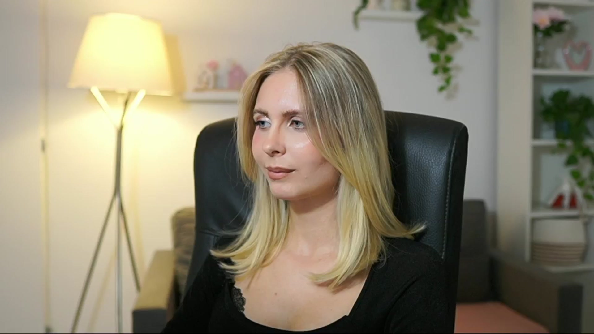 Gallery image thumbnail from Catecrago_'s myfreecams stream on, 10/06/2025, 17:41 image 1 of 20