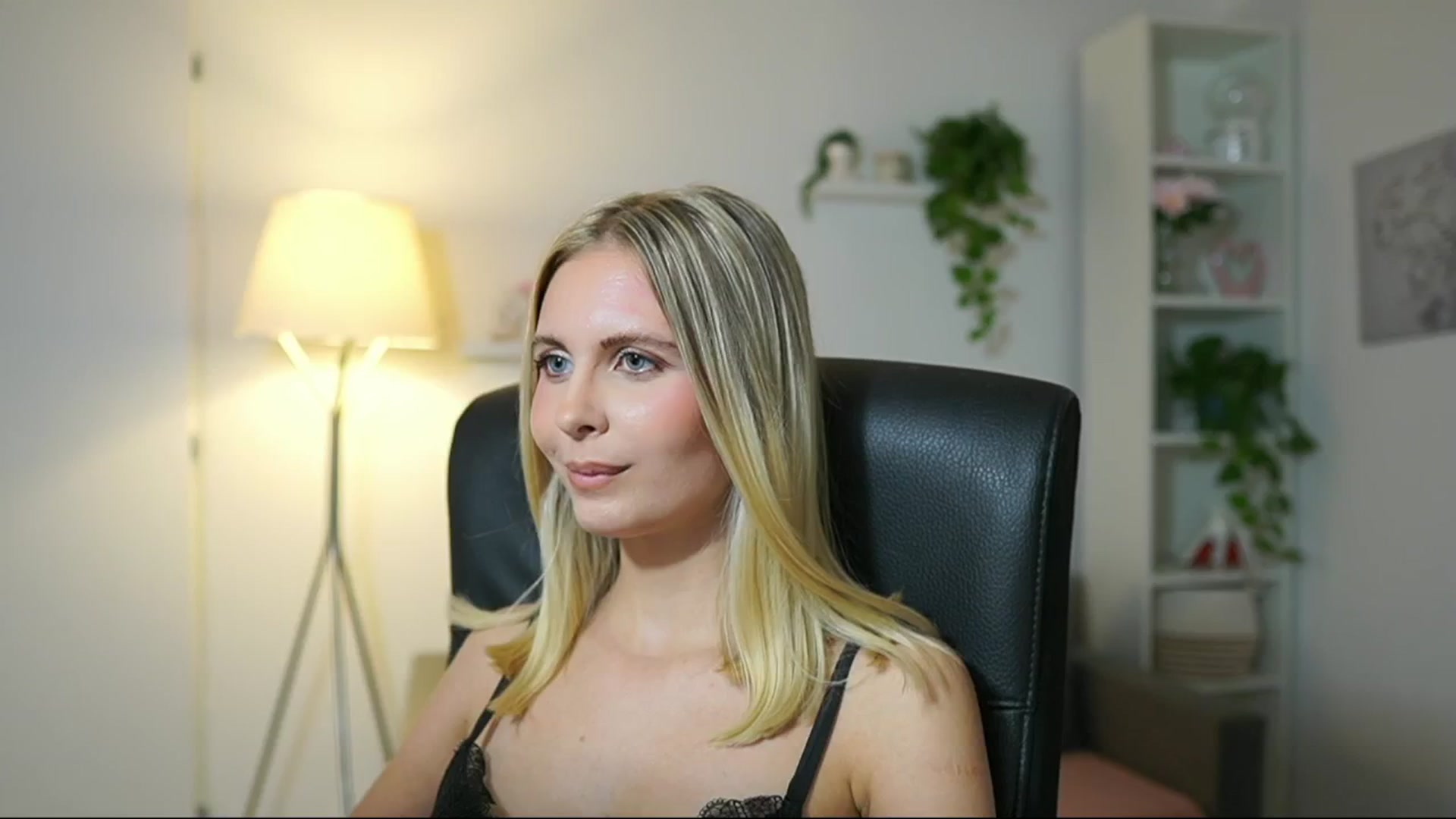 Gallery image thumbnail from Catecrago_'s myfreecams stream on, 10/09/2025, 11:38 image 3 of 20