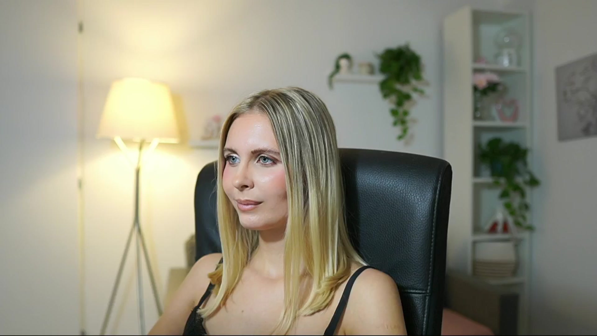 Gallery image thumbnail from Catecrago_'s myfreecams stream on, 10/09/2025, 11:38 image 12 of 20
