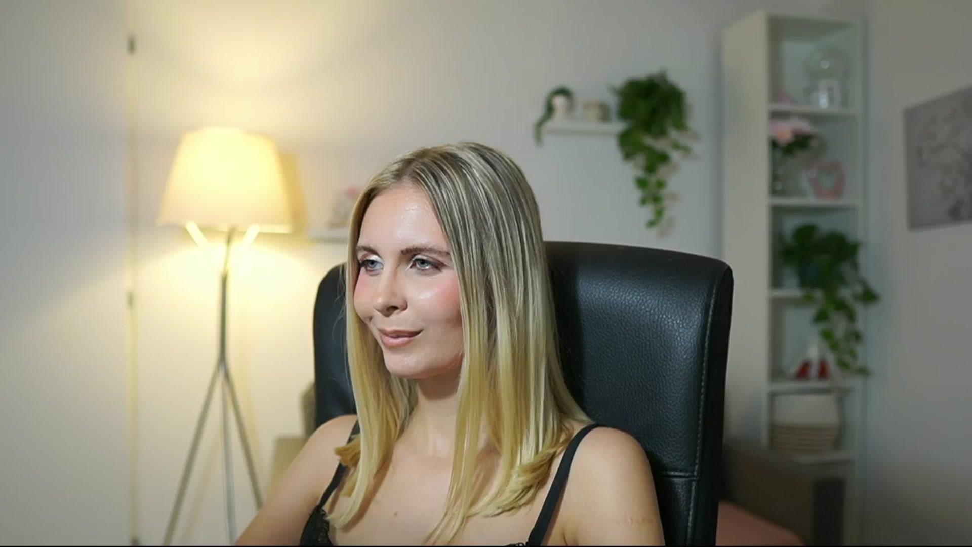 Gallery image thumbnail from Catecrago_'s myfreecams stream on, 10/09/2025, 11:38 image 20 of 20