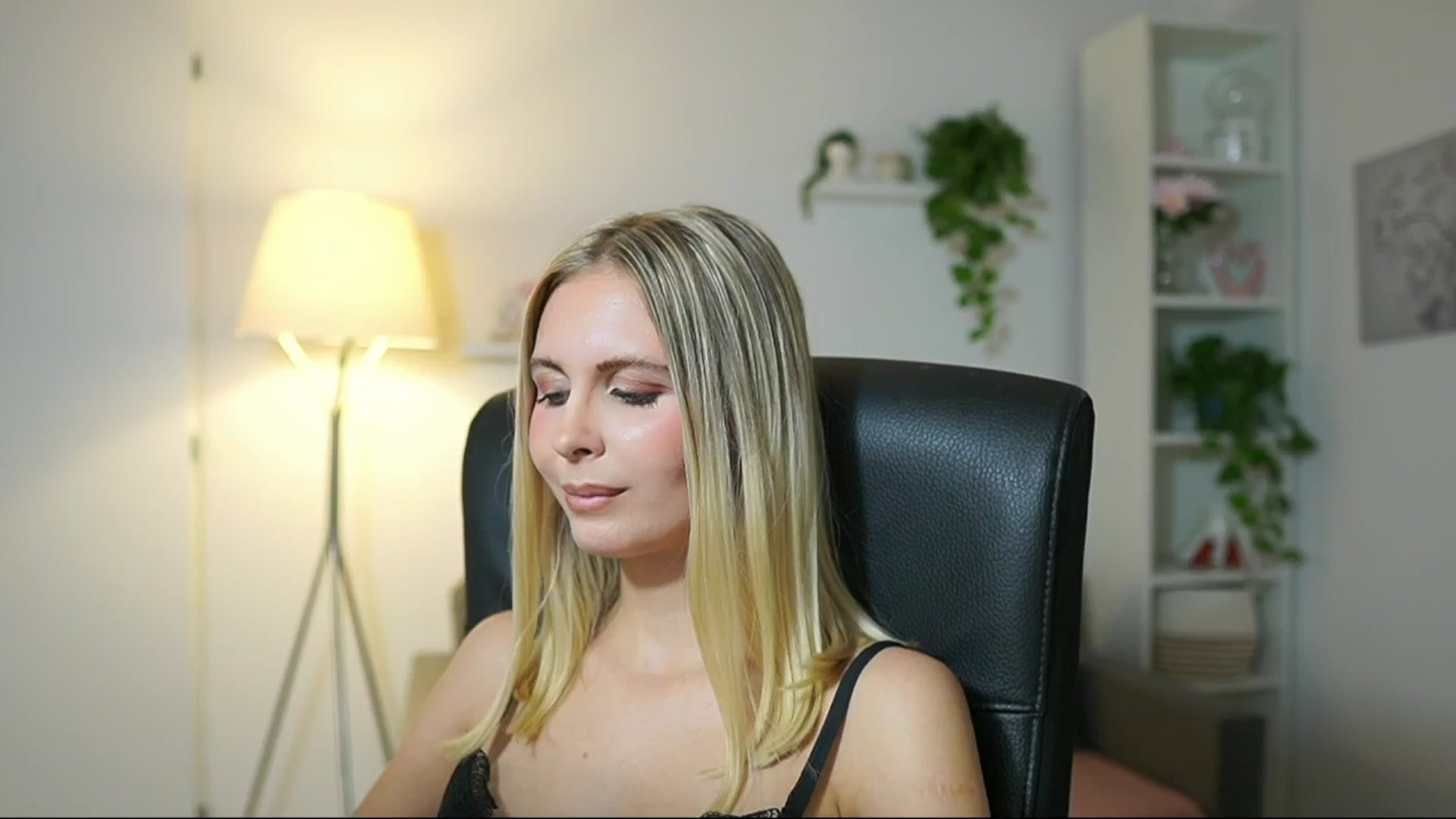 Gallery image thumbnail from Catecrago_'s myfreecams stream on, 10/09/2025, 11:38 image 7 of 20