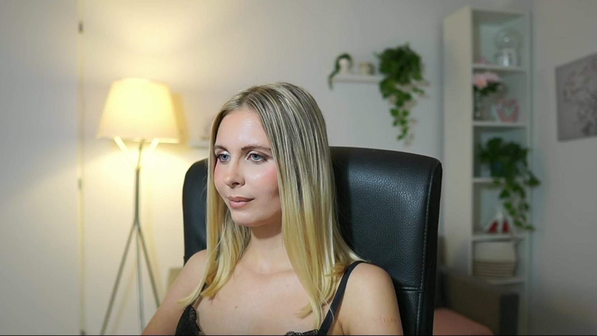 Gallery image thumbnail from Catecrago_'s myfreecams stream on, 10/09/2025, 11:38 image 4 of 20