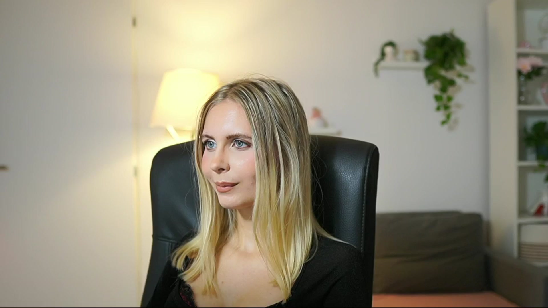 Gallery image thumbnail from Catecrago_'s myfreecams stream on, 10/10/2025, 11:50 image 1 of 20