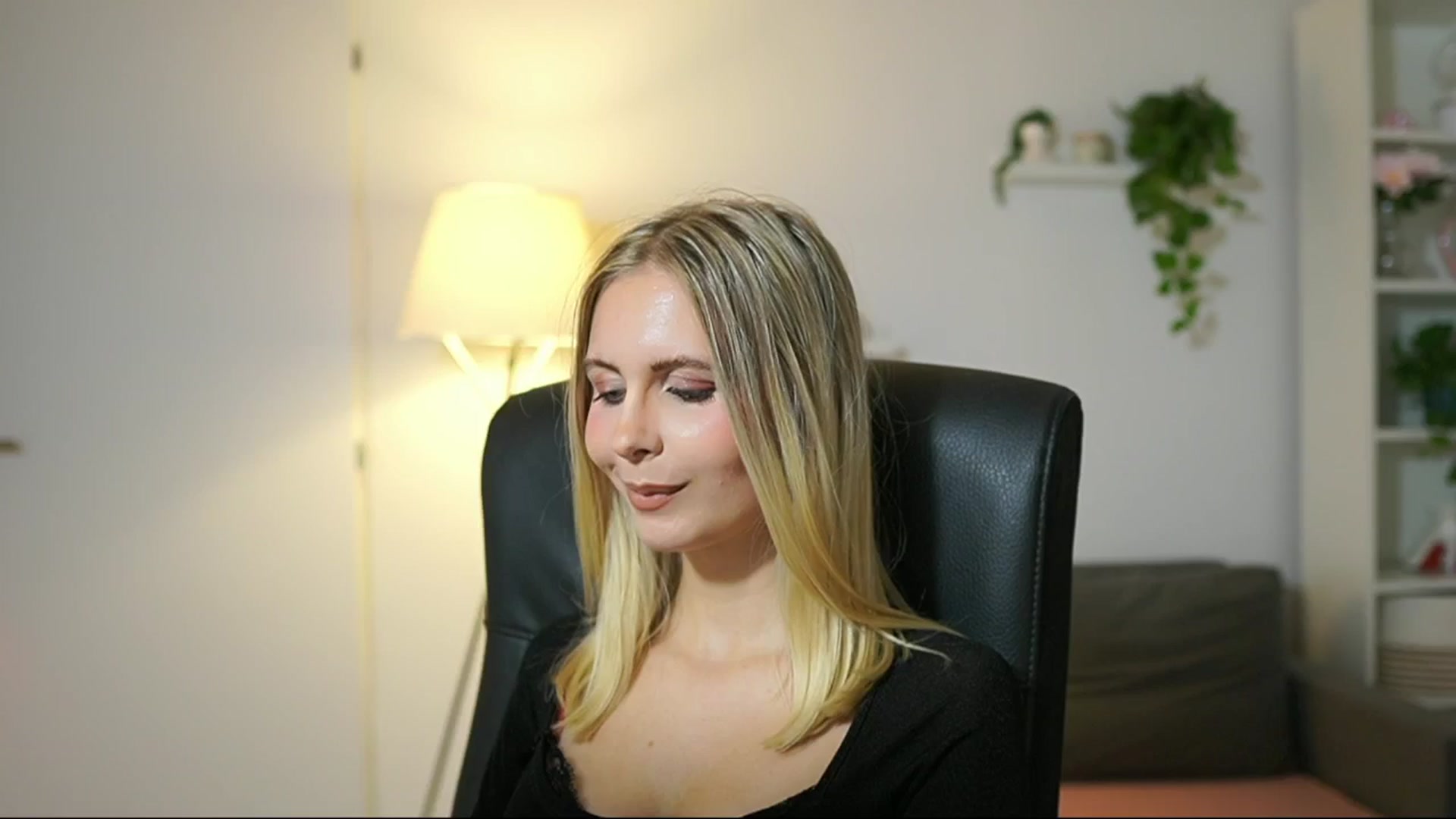 Gallery image thumbnail from Catecrago_'s myfreecams stream on, 10/10/2025, 11:50 image 17 of 20