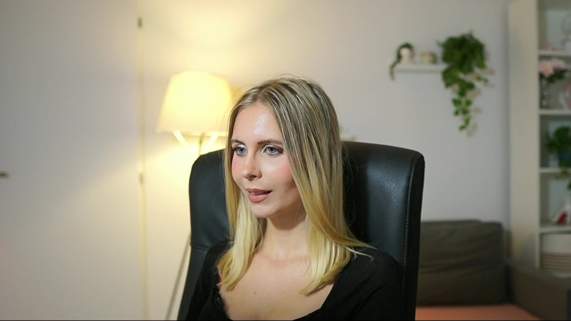 Gallery image thumbnail from Catecrago_'s myfreecams stream on, 10/10/2025, 11:50 image 16 of 20