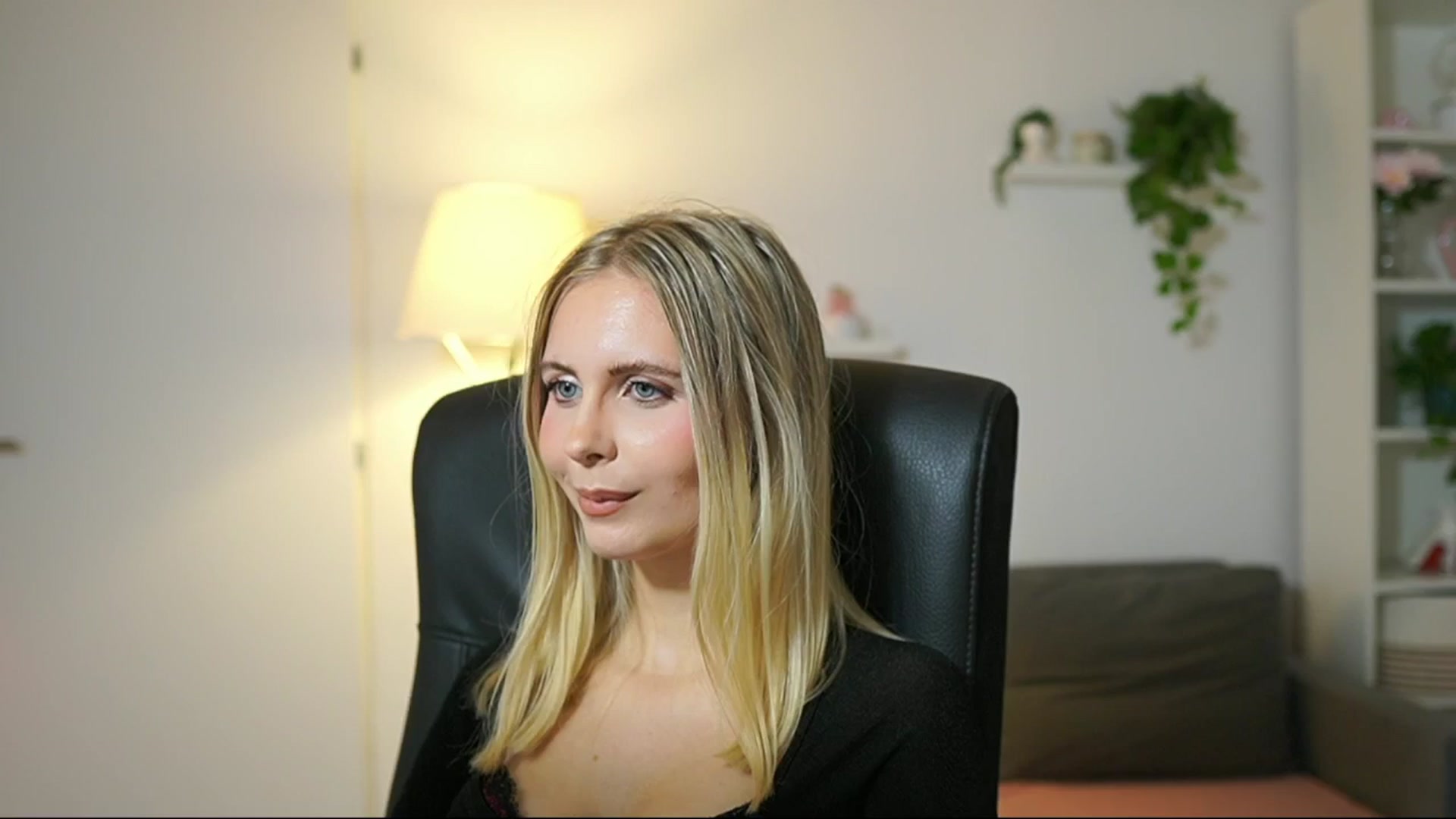 Gallery image thumbnail from Catecrago_'s myfreecams stream on, 10/10/2025, 11:50 image 3 of 20