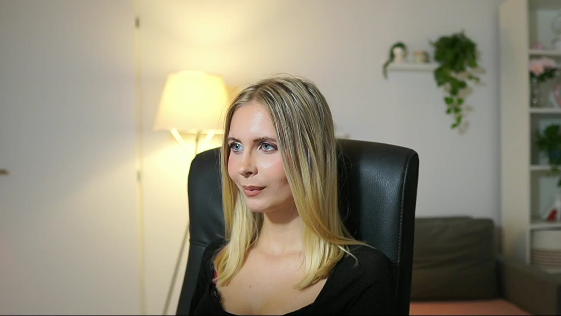 Gallery image thumbnail from Catecrago_'s myfreecams stream on, 10/10/2025, 11:50 image 19 of 20
