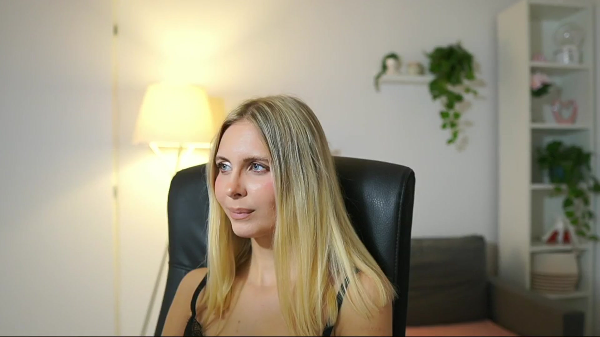 Gallery image thumbnail from Catecrago_'s myfreecams stream on, 10/13/2025, 16:21 image 14 of 20