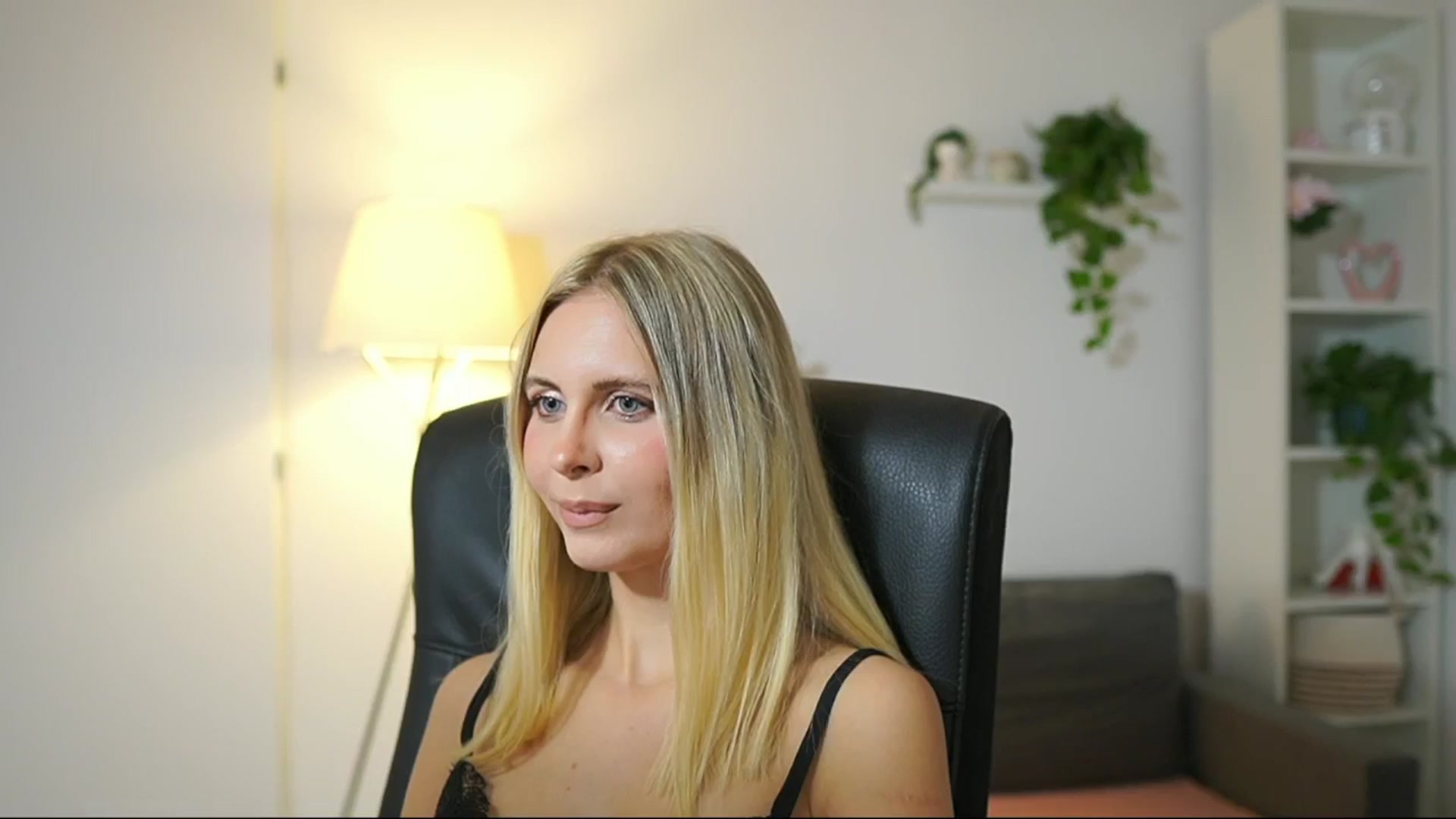 Gallery image thumbnail from Catecrago_'s myfreecams stream on, 10/13/2025, 16:21 image 18 of 20