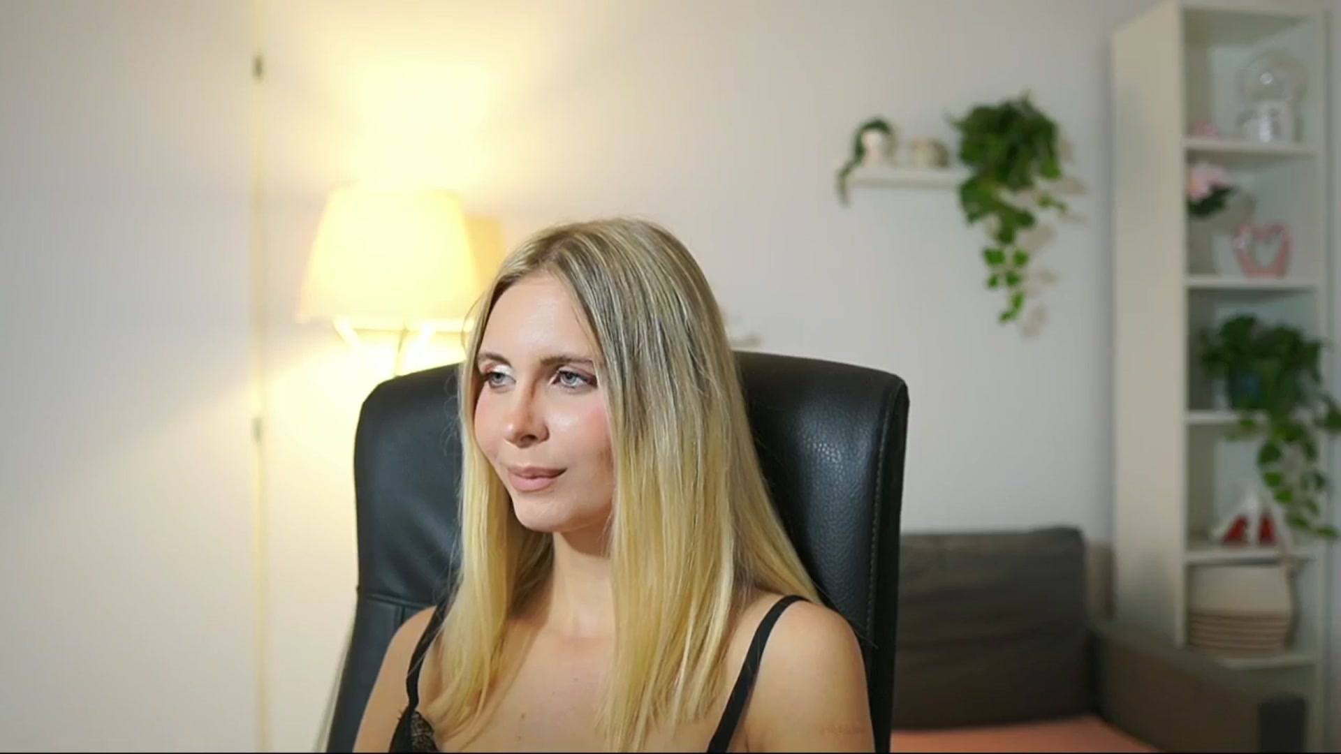 Gallery image thumbnail from Catecrago_'s myfreecams stream on, 10/13/2025, 16:21 image 20 of 20