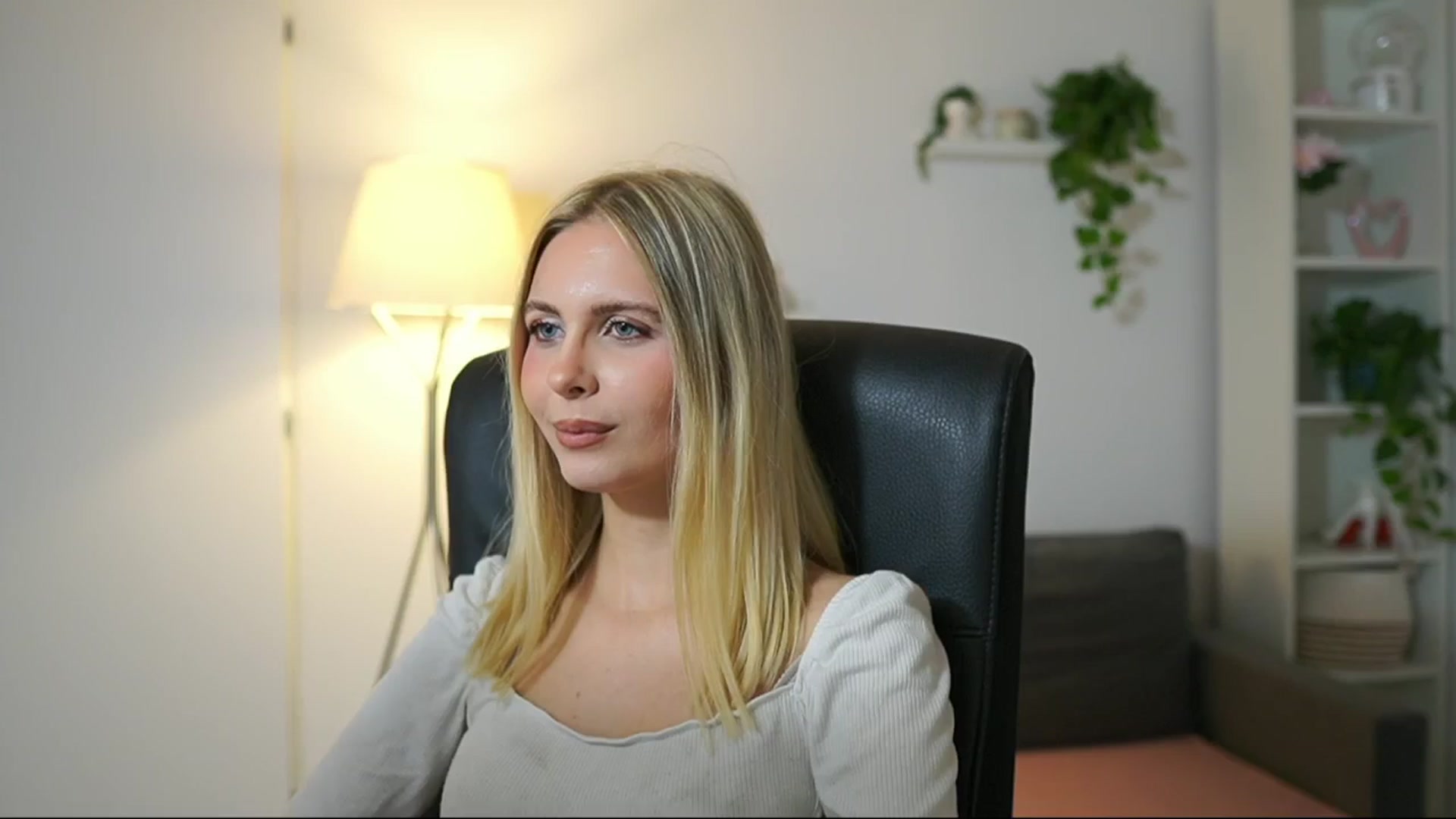 Gallery image thumbnail from Catecrago_'s myfreecams stream on, 10/14/2025, 09:13 image 2 of 20