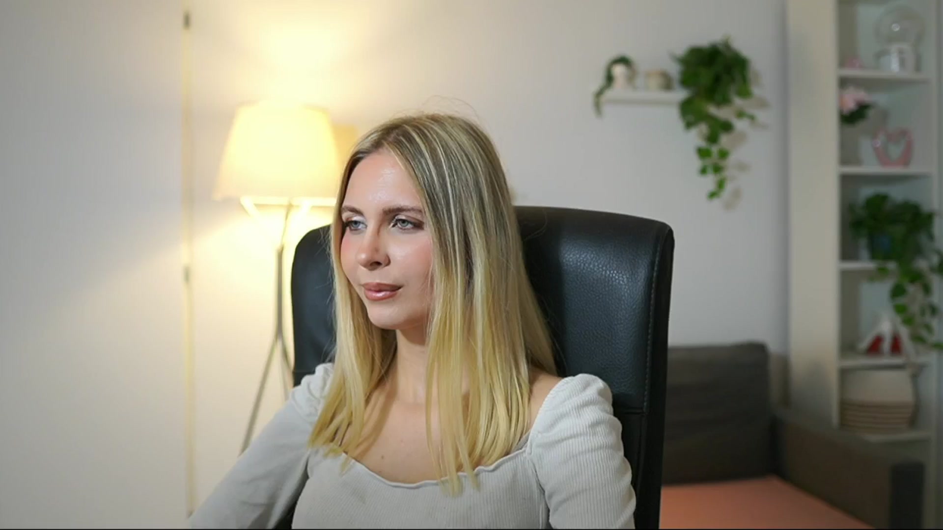 Gallery image thumbnail from Catecrago_'s myfreecams stream on, 10/14/2025, 09:13 image 5 of 20