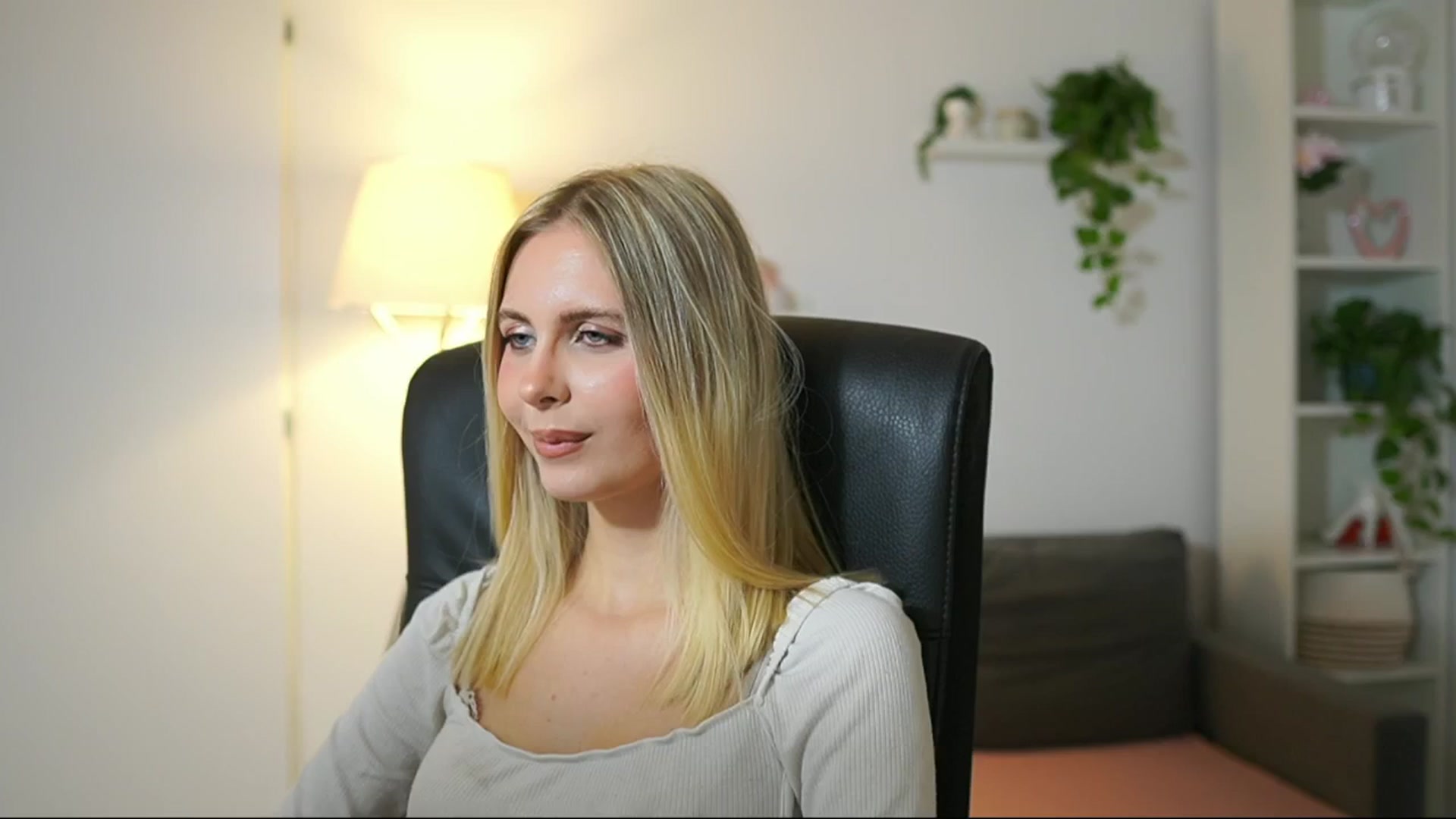 Gallery image thumbnail from Catecrago_'s myfreecams stream on, 10/14/2025, 09:53 image 18 of 20