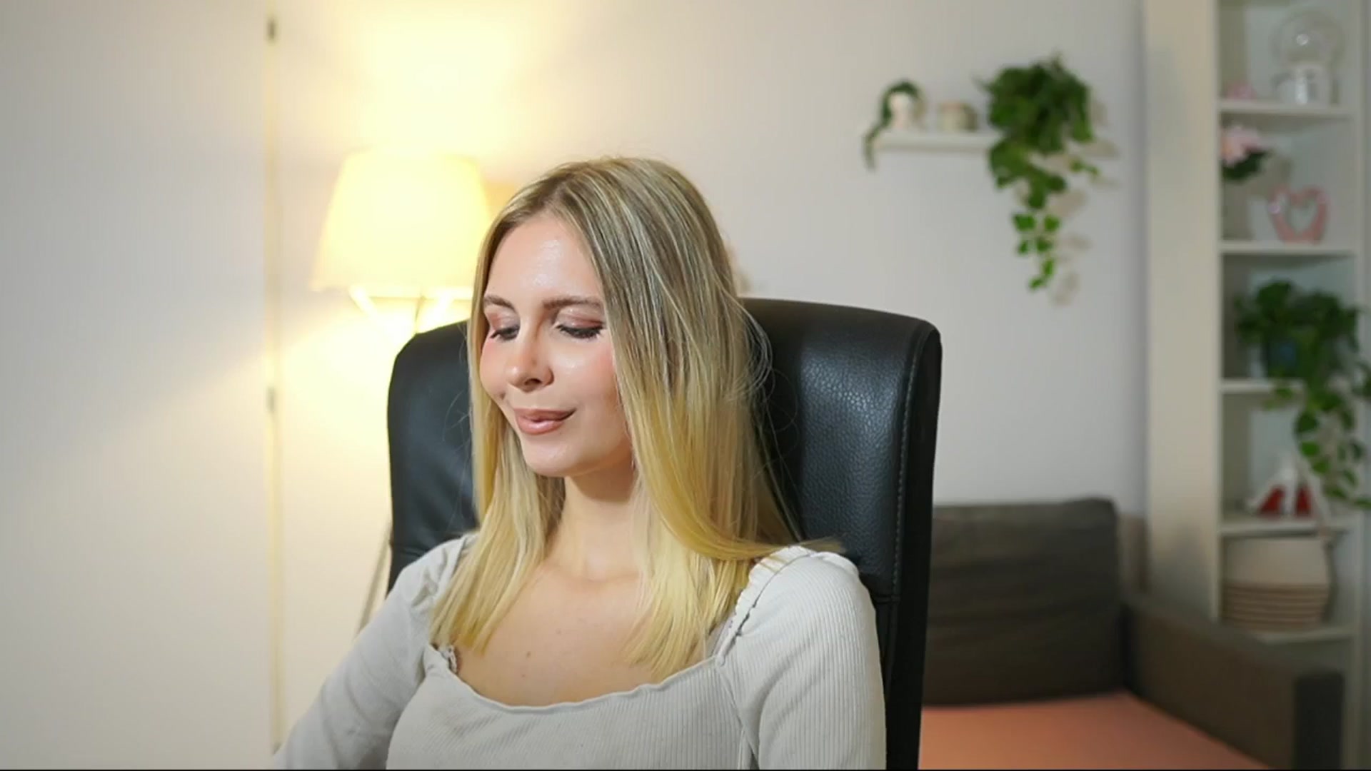 Gallery image thumbnail from Catecrago_'s myfreecams stream on, 10/14/2025, 09:53 image 19 of 20