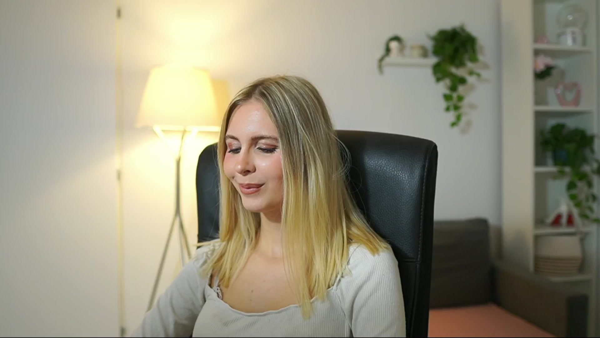 Gallery image thumbnail from Catecrago_'s myfreecams stream on, 10/14/2025, 09:53 image 4 of 20