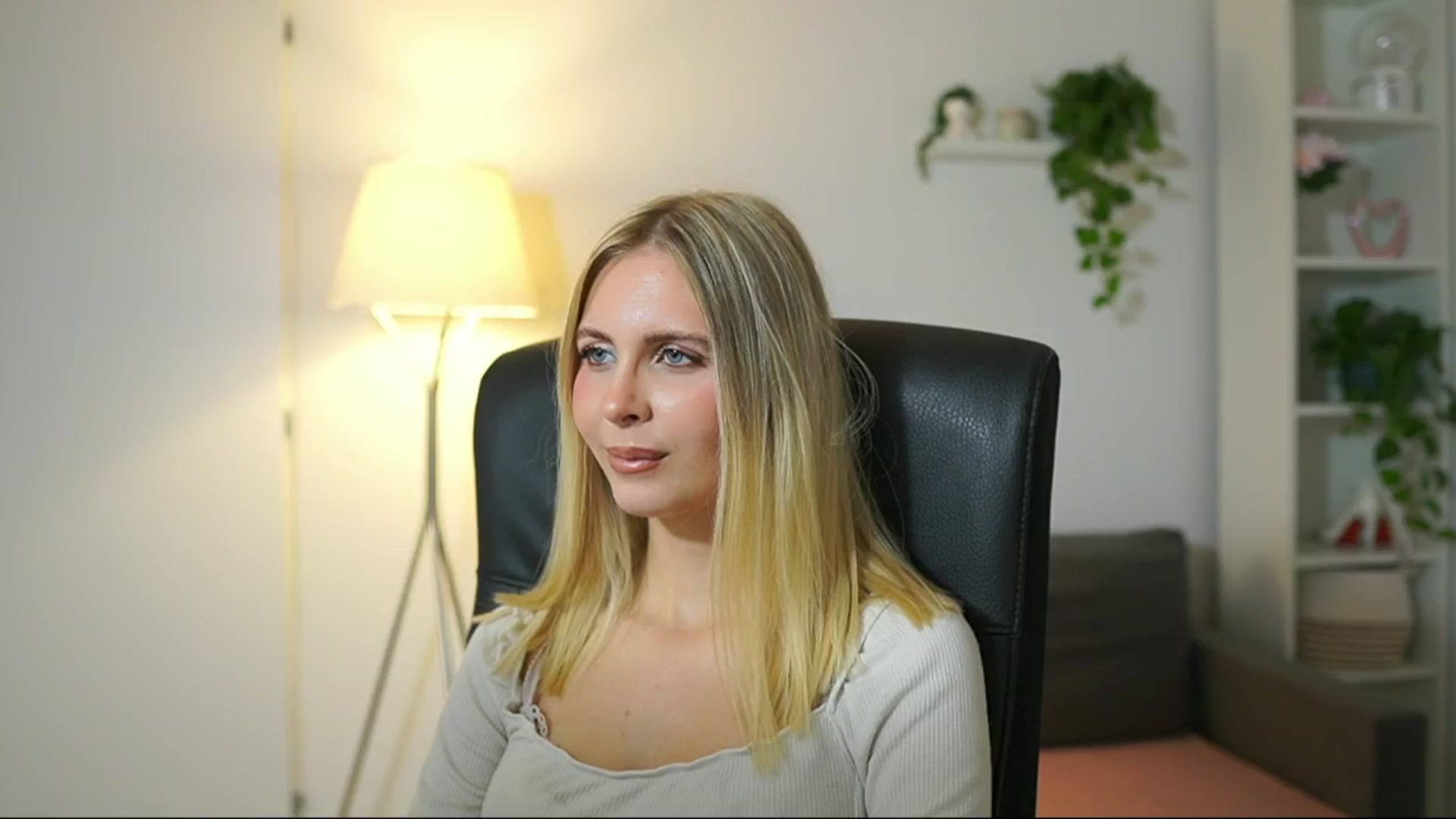 Gallery image thumbnail from Catecrago_'s myfreecams stream on, 10/14/2025, 09:53 image 11 of 20
