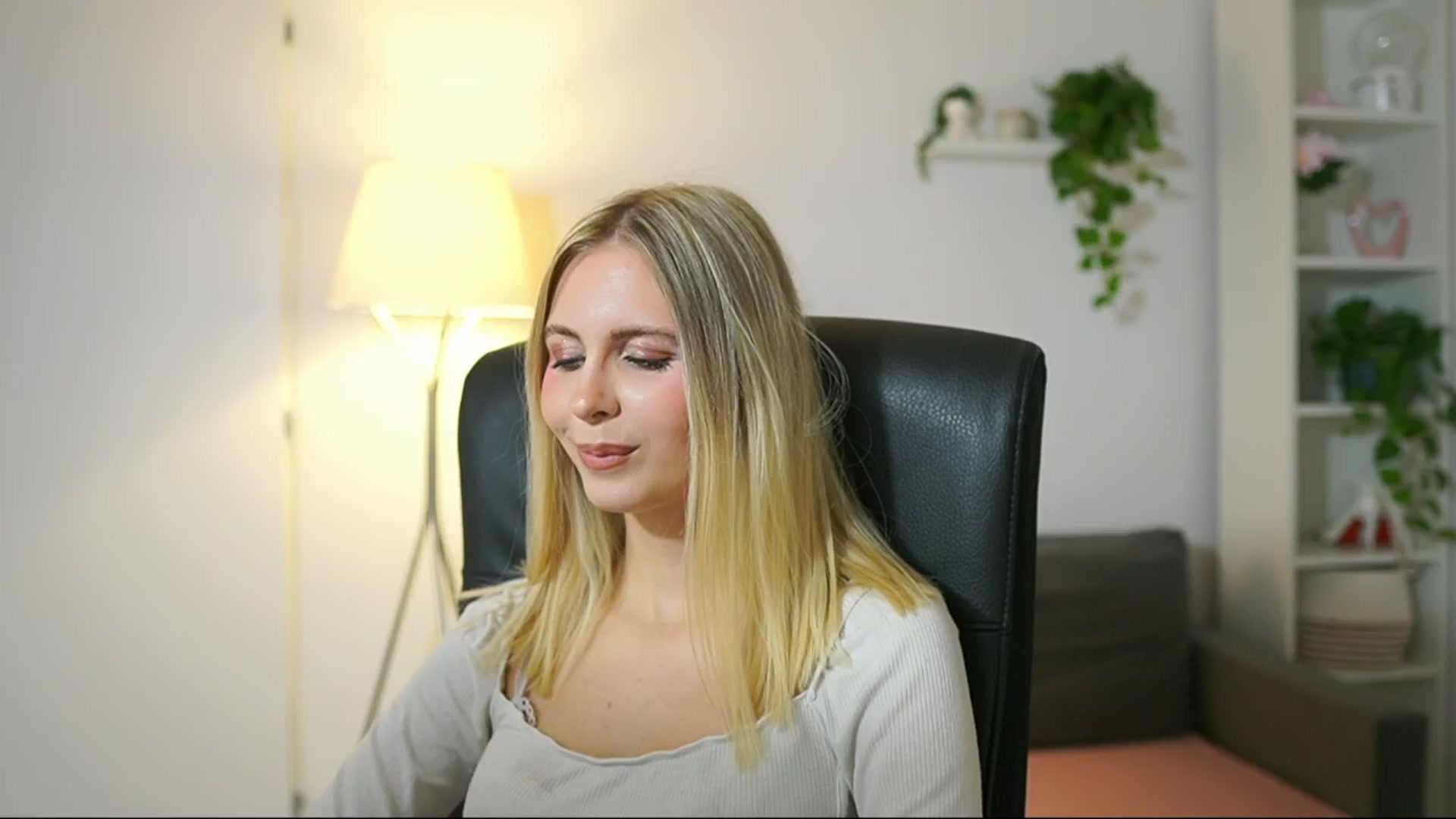 Gallery image thumbnail from Catecrago_'s myfreecams stream on, 10/14/2025, 09:53 image 3 of 20