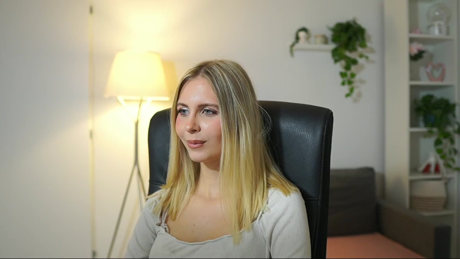 Gallery image thumbnail from Catecrago_'s myfreecams stream on, 10/14/2025, 09:53 image 5 of 20
