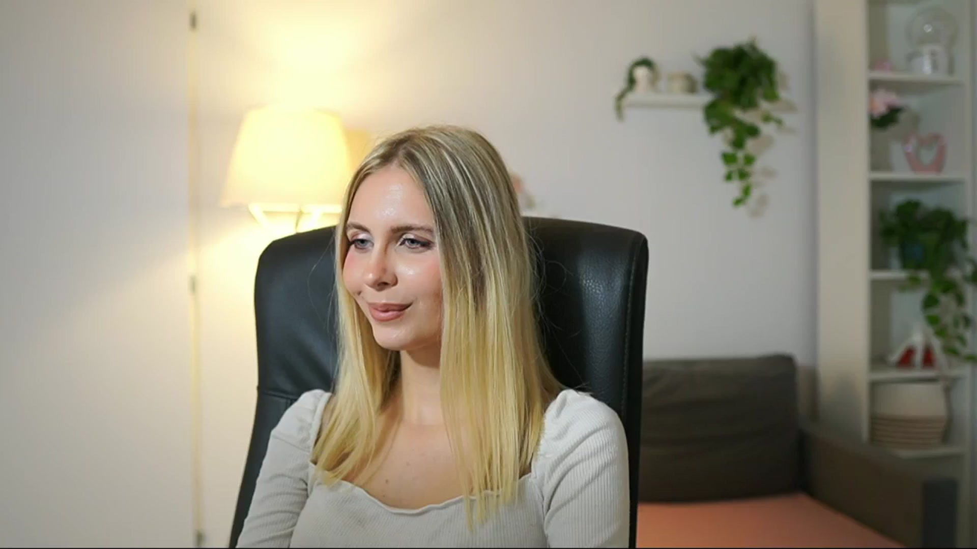 Gallery image thumbnail from Catecrago_'s myfreecams stream on, 10/14/2025, 10:58 image 20 of 20