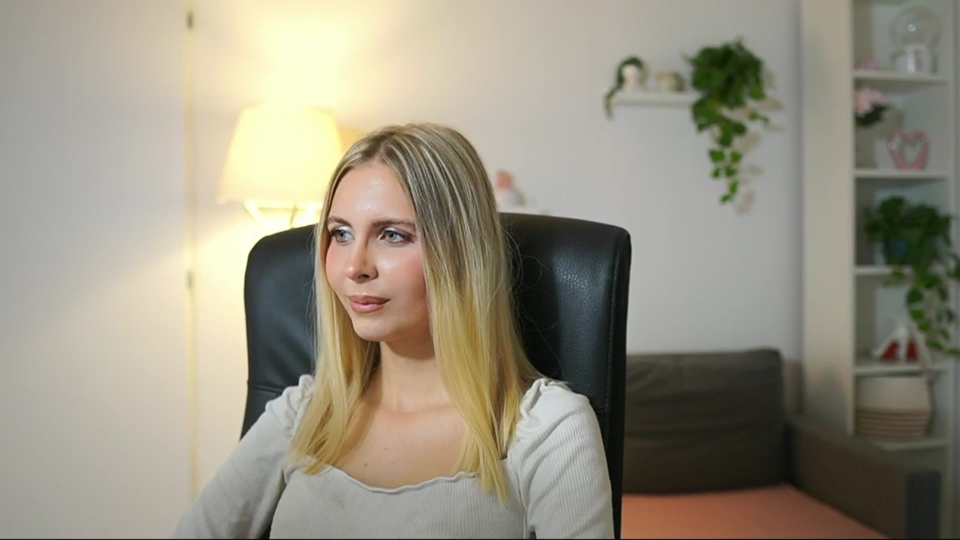Gallery image thumbnail from Catecrago_'s myfreecams stream on, 10/14/2025, 10:58 image 4 of 20