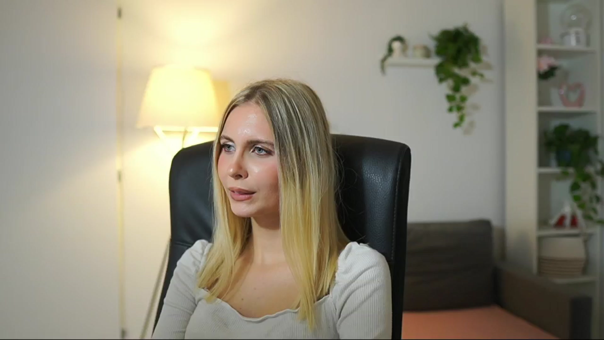 Gallery image thumbnail from Catecrago_'s myfreecams stream on, 10/14/2025, 10:58 image 15 of 20