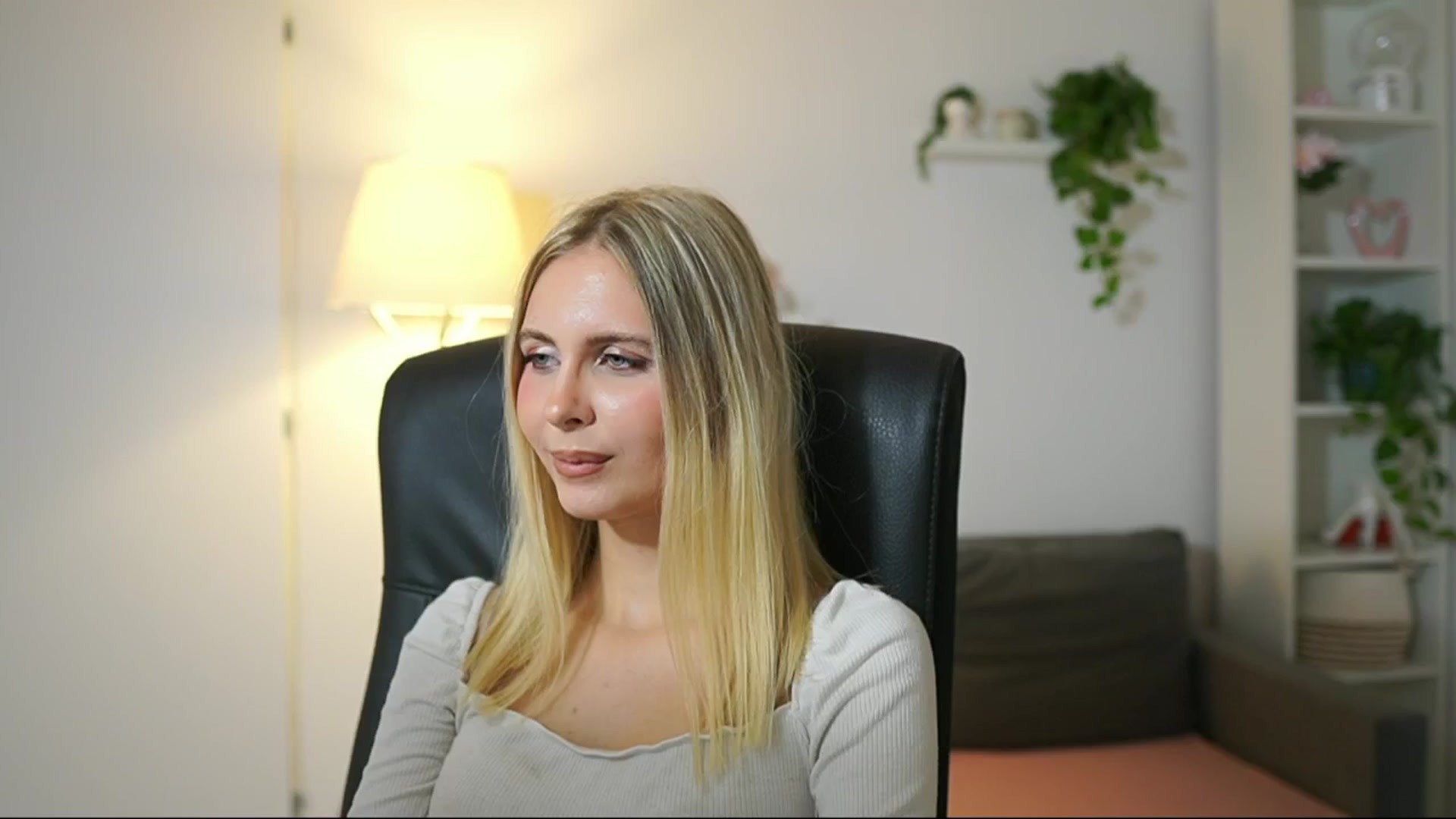 Gallery image thumbnail from Catecrago_'s myfreecams stream on, 10/14/2025, 10:58 image 19 of 20