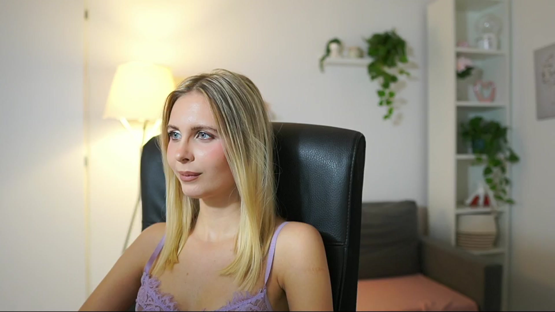 Gallery image thumbnail from Catecrago_'s myfreecams stream on, 10/15/2025, 15:31 image 8 of 20