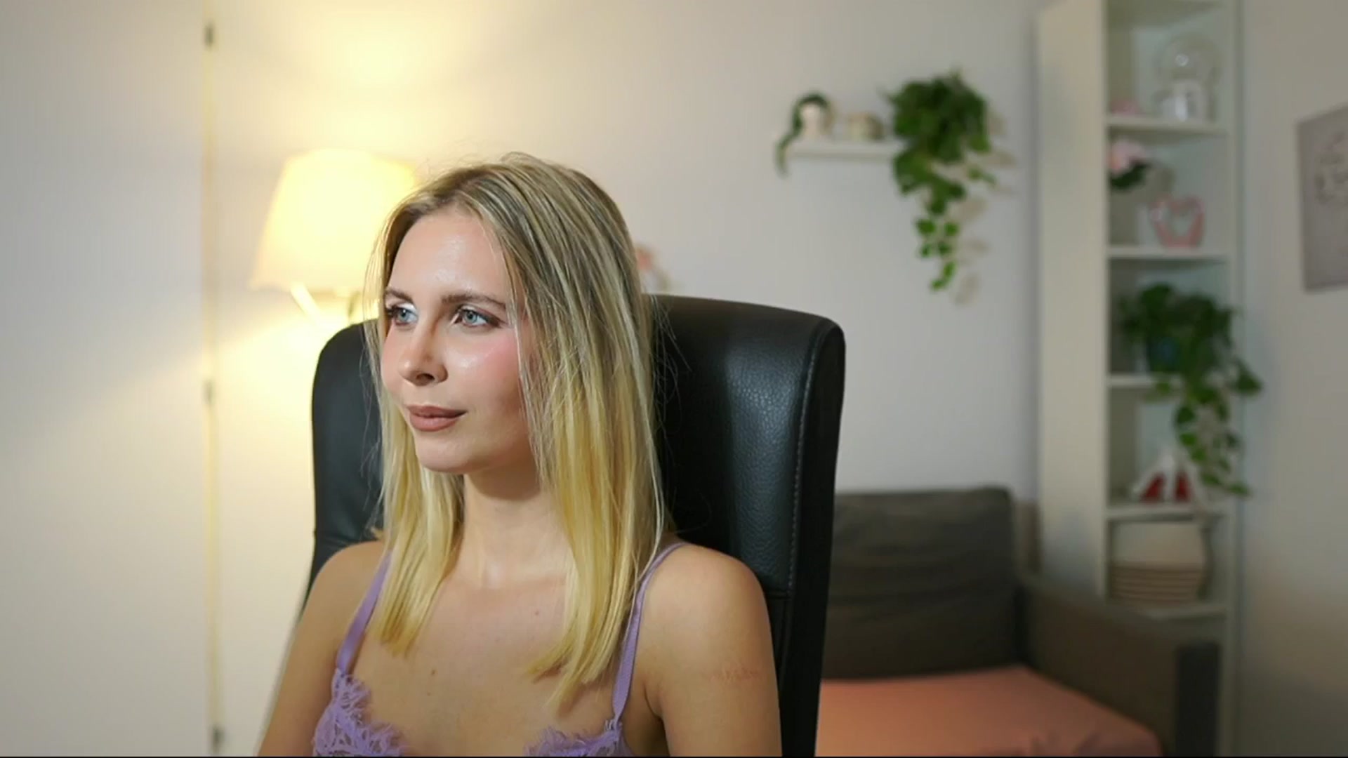 Gallery image thumbnail from Catecrago_'s myfreecams stream on, 10/15/2025, 15:31 image 12 of 20