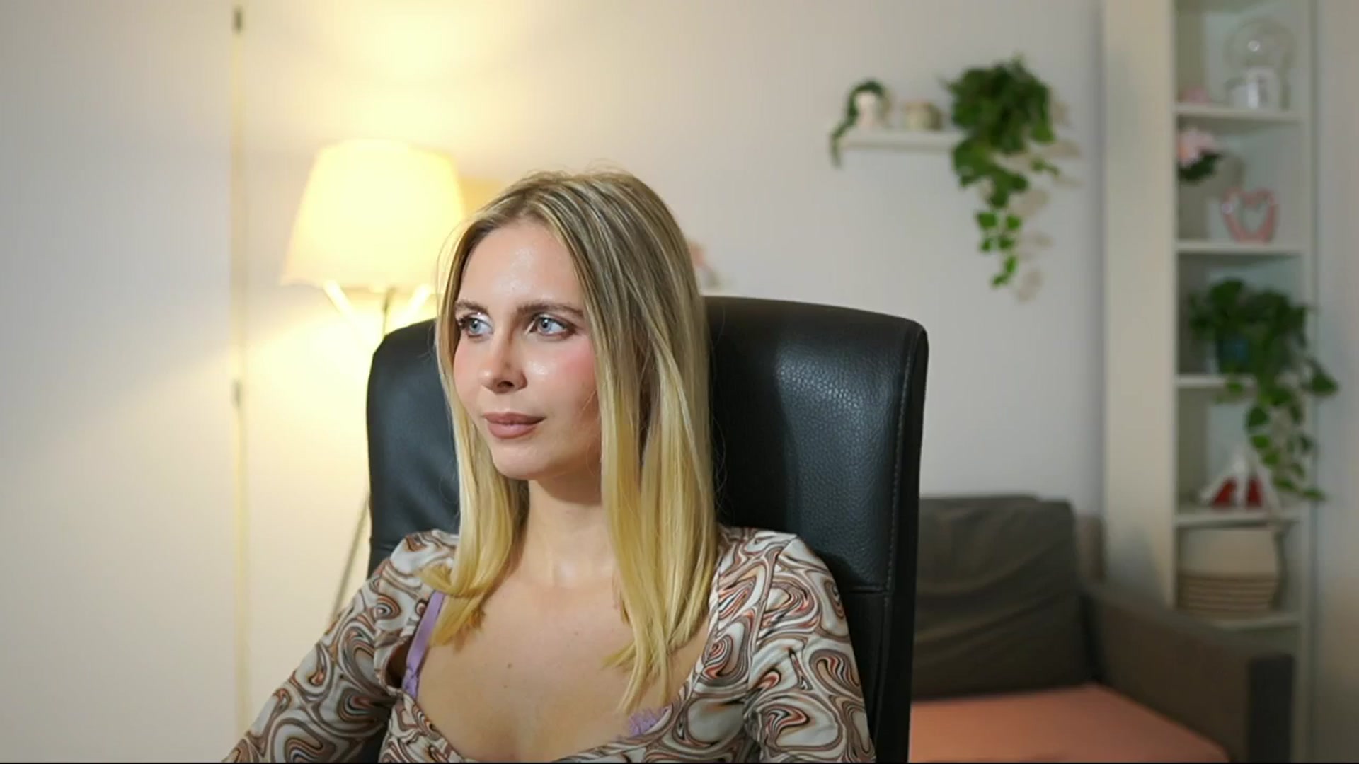 Gallery image thumbnail from Catecrago_'s myfreecams stream on, 10/15/2025, 17:52 image 12 of 20