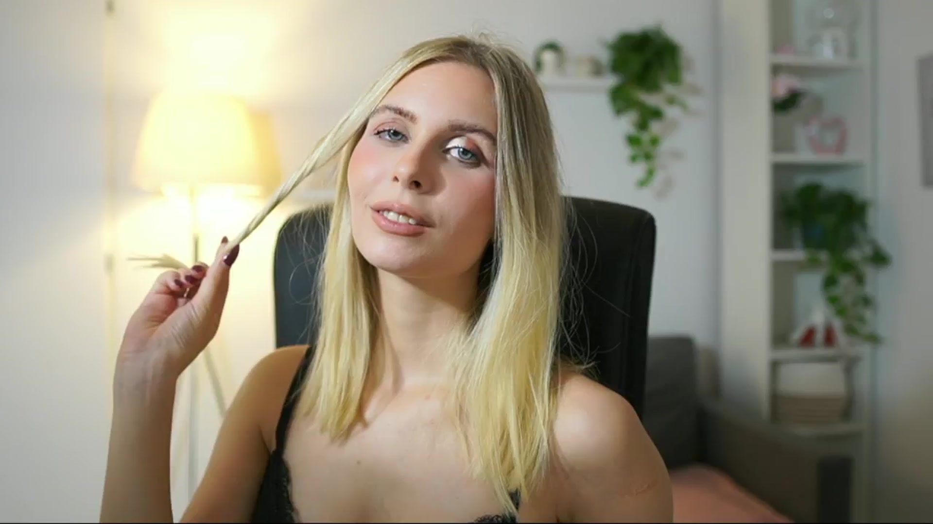 Gallery image thumbnail from Catecrago_'s myfreecams stream on, 10/28/2025, 11:39 image 6 of 20