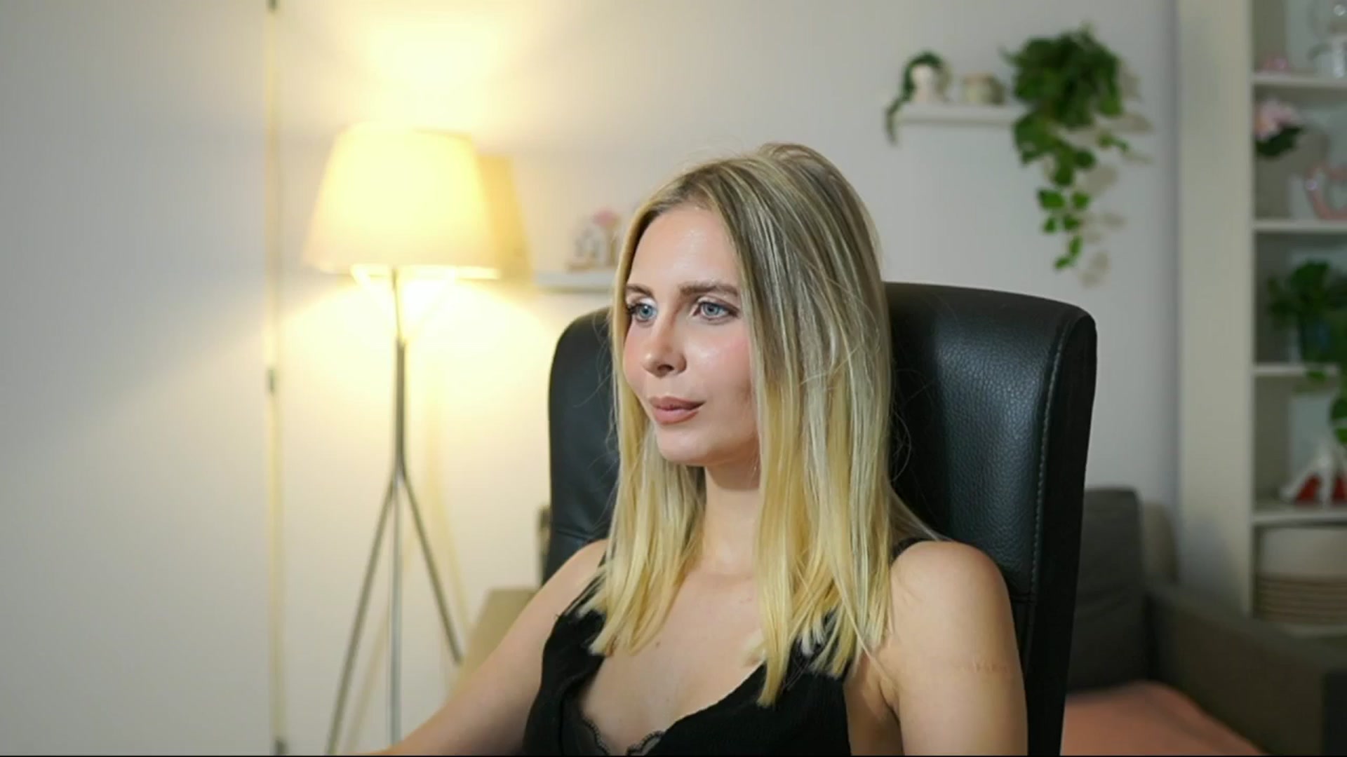 Gallery image thumbnail from Catecrago_'s myfreecams stream on, 10/28/2025, 13:54 image 18 of 20