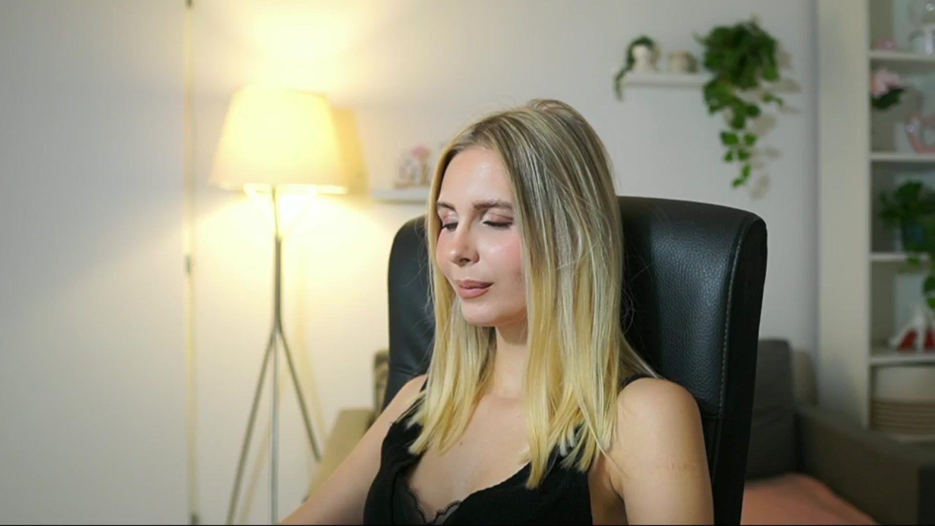 Gallery image thumbnail from Catecrago_'s myfreecams stream on, 10/28/2025, 13:54 image 20 of 20