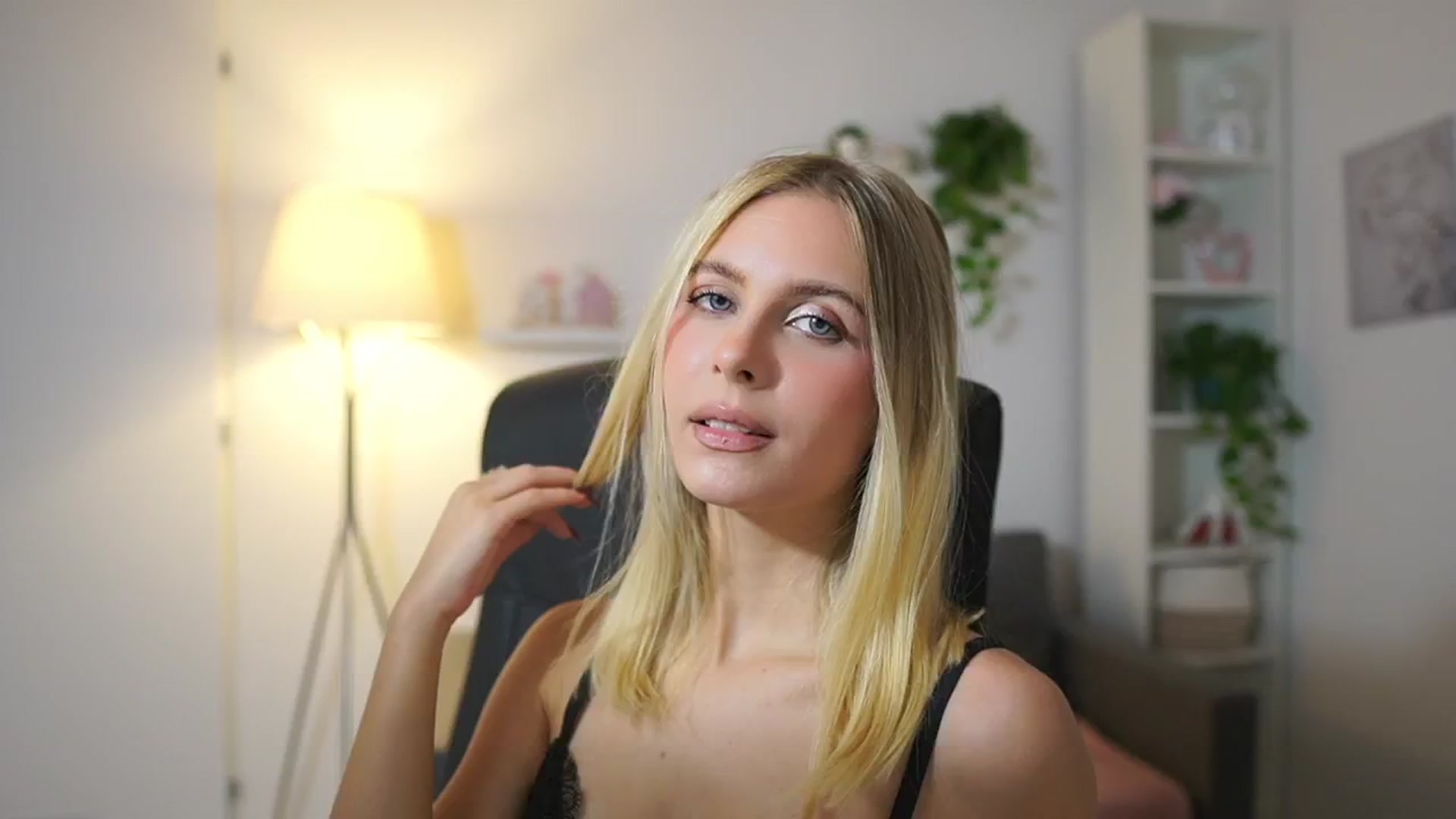 Gallery image thumbnail from Catecrago_'s myfreecams stream on, 10/30/2025, 10:49 image 13 of 20