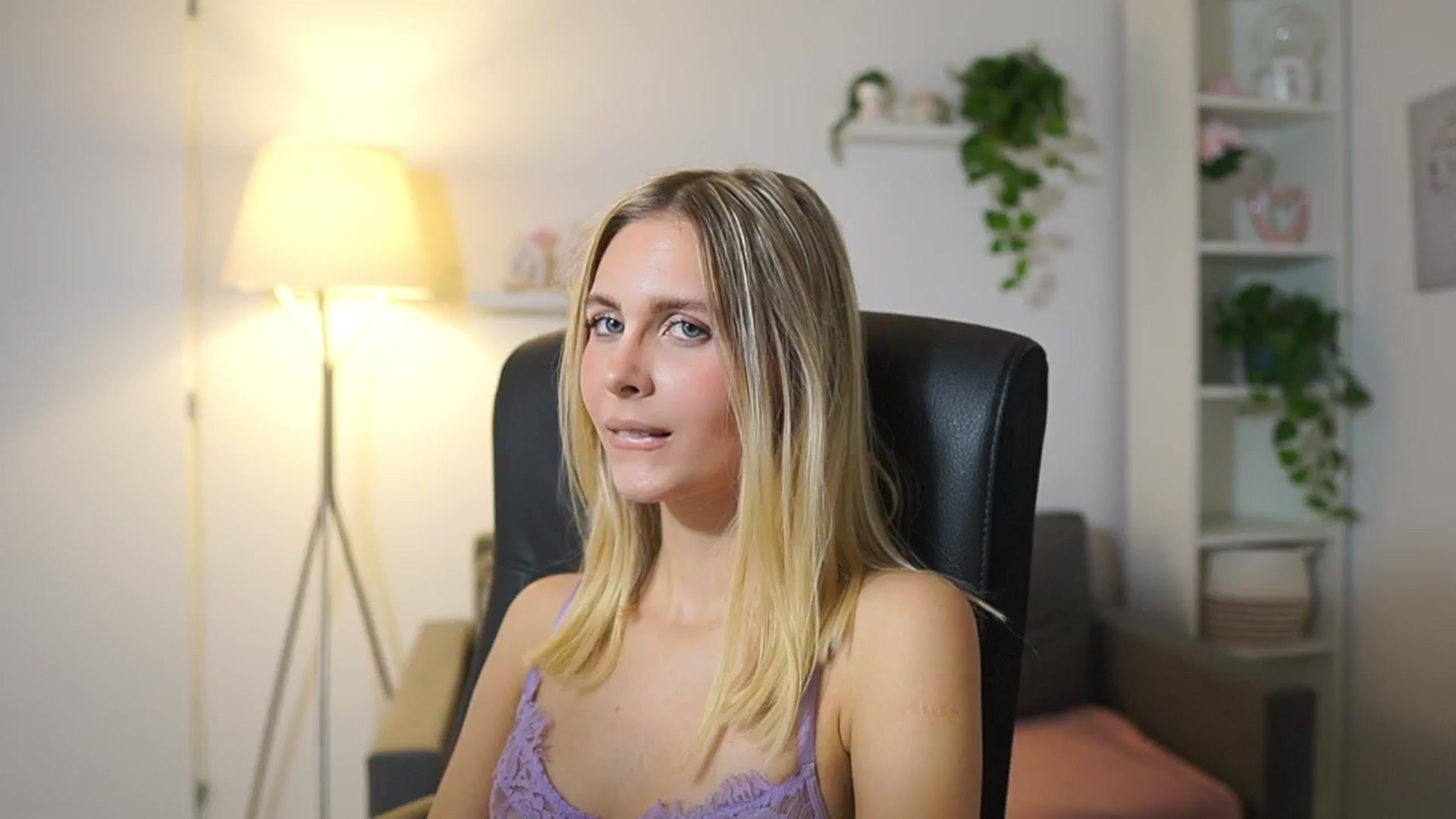 Gallery image thumbnail from Catecrago_'s myfreecams stream on, 10/31/2025, 12:43 image 14 of 20