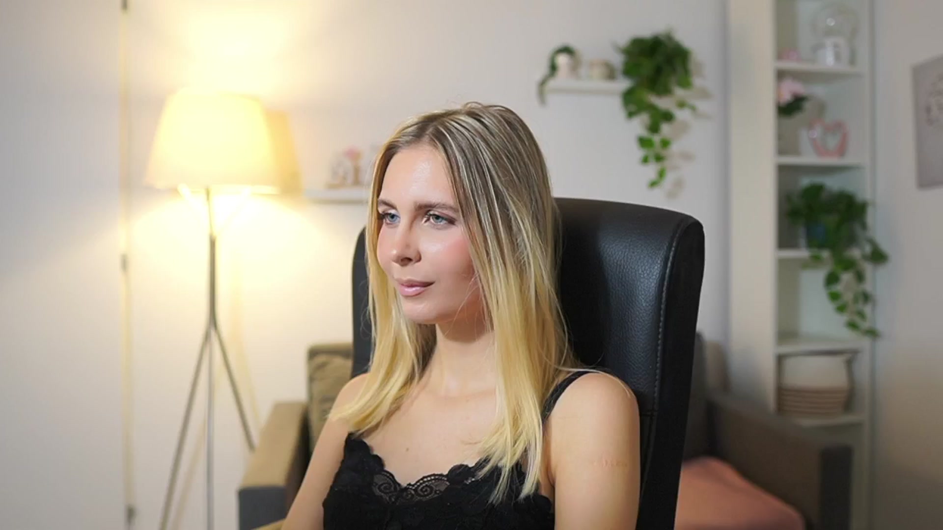 Gallery image thumbnail from Catecrago_'s myfreecams stream on, 10/31/2025, 13:14 image 10 of 20