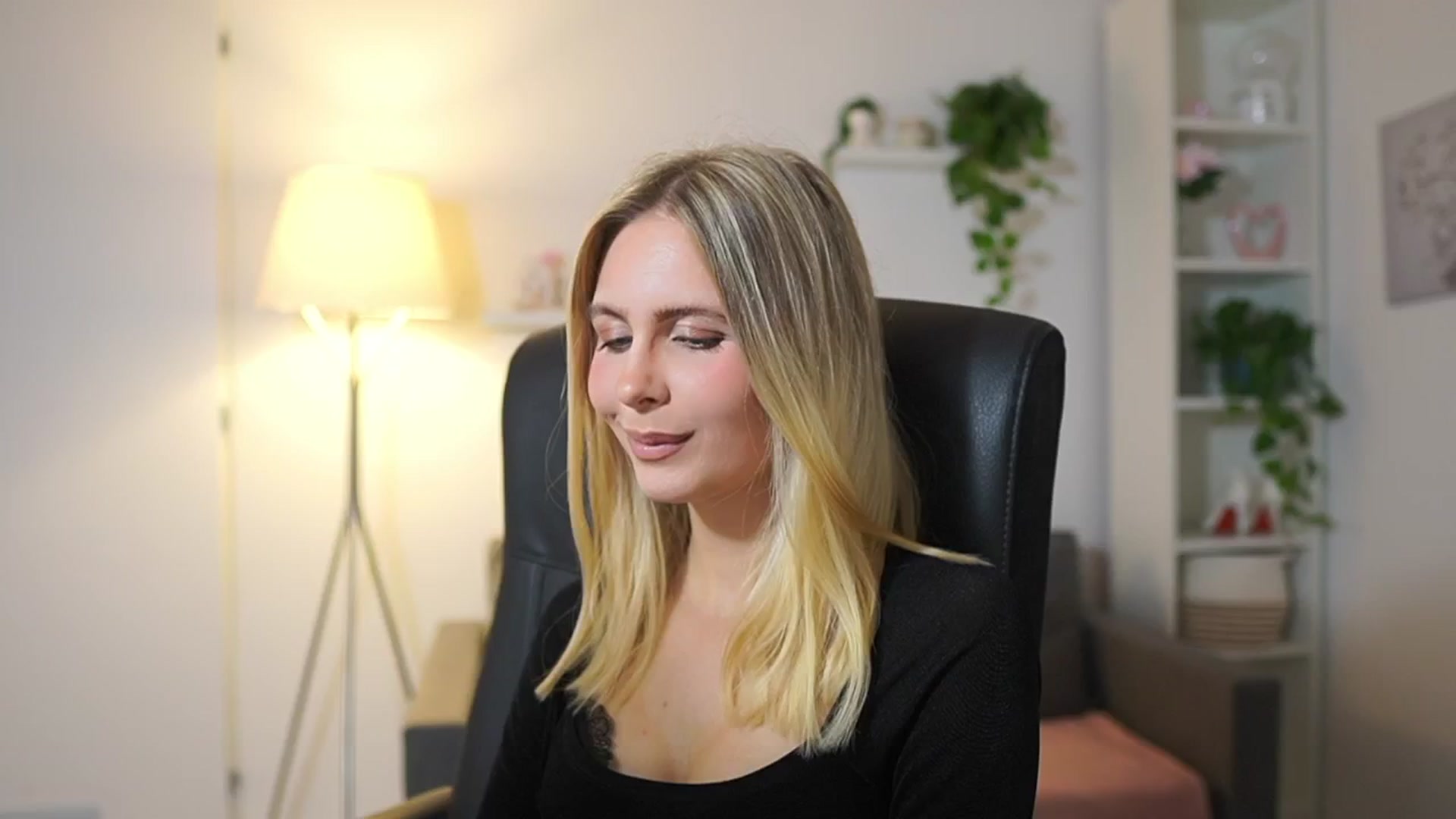 Gallery image thumbnail from Catecrago_'s myfreecams stream on, 11/05/2025, 11:47 image 9 of 20