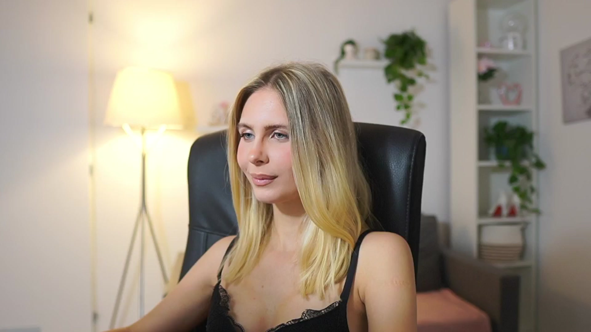 Gallery image thumbnail from Catecrago_'s myfreecams stream on, 11/05/2025, 11:47 image 12 of 20