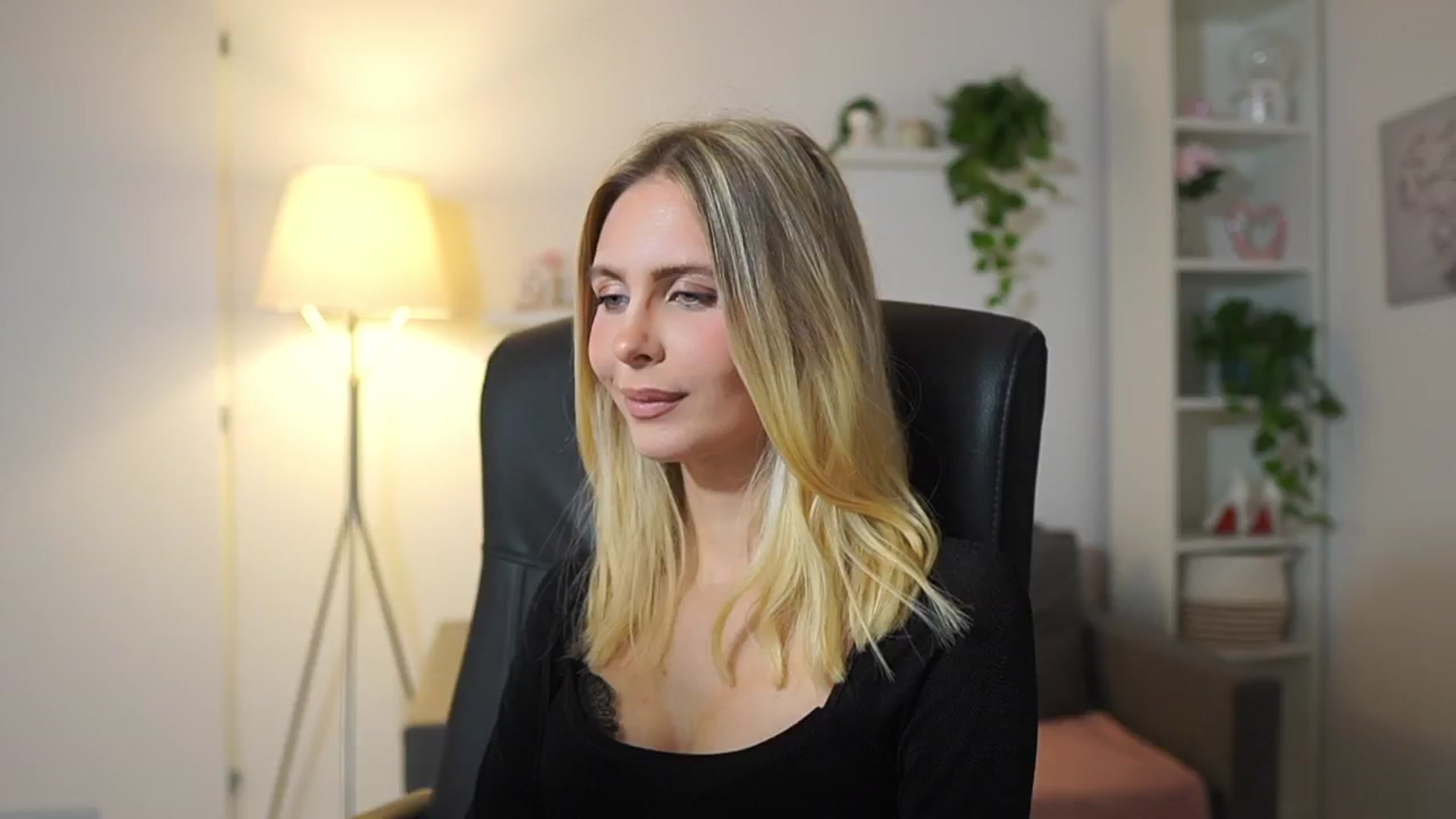 Gallery image thumbnail from Catecrago_'s myfreecams stream on, 11/05/2025, 11:47 image 8 of 20