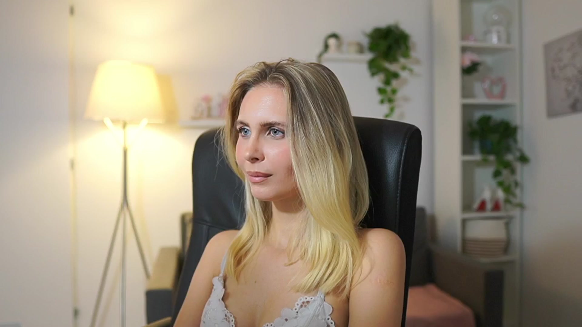 Gallery image thumbnail from Catecrago_'s myfreecams stream on, 11/06/2025, 13:29 image 9 of 20