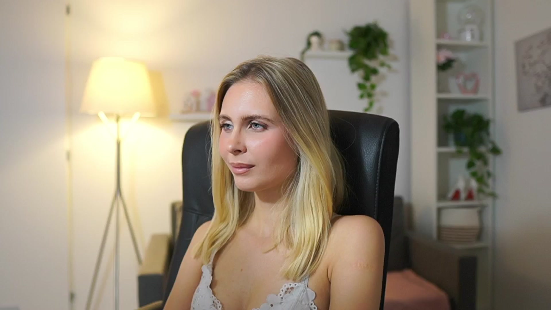 Gallery image thumbnail from Catecrago_'s myfreecams stream on, 11/06/2025, 13:29 image 8 of 20