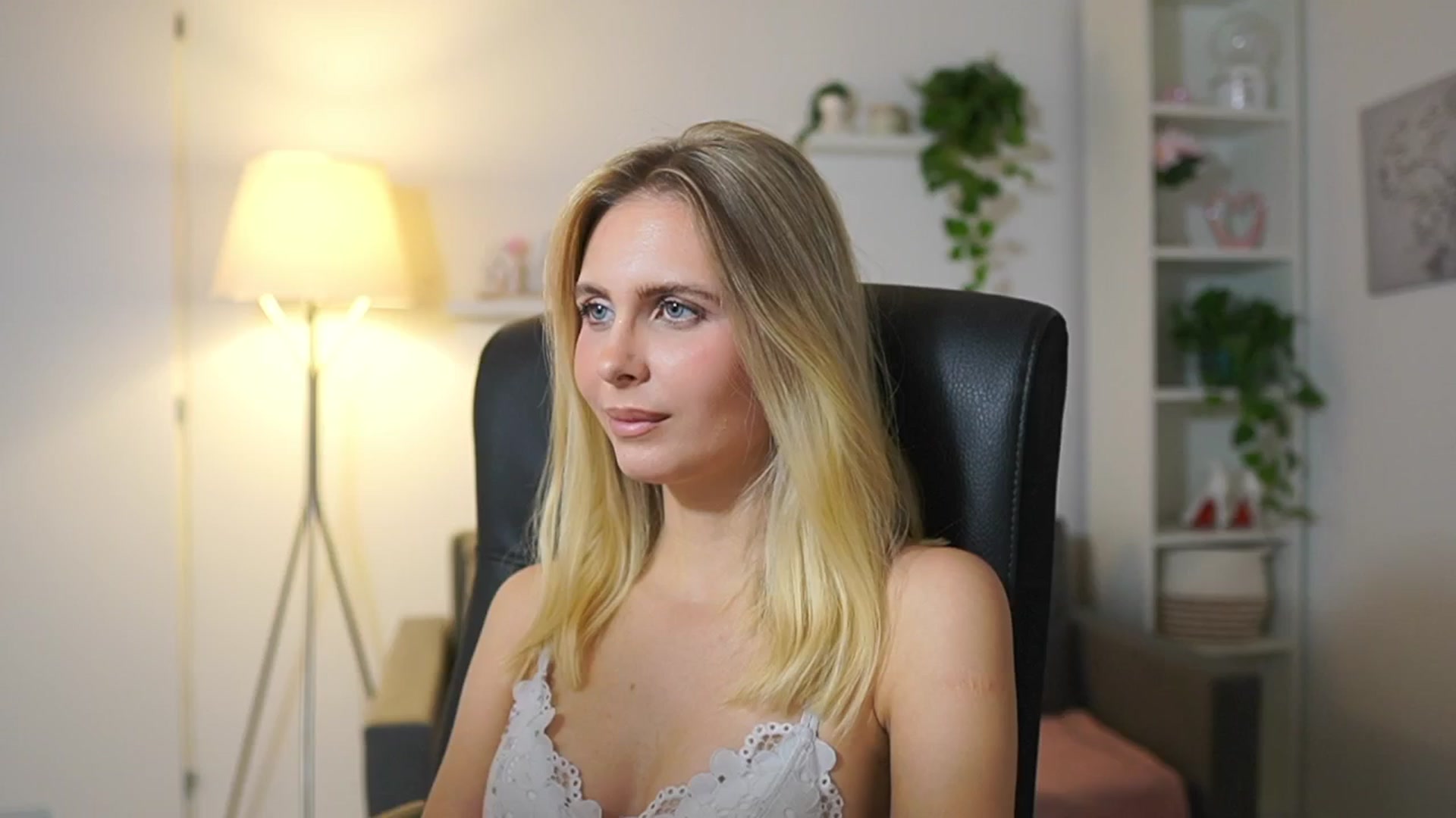Gallery image thumbnail from Catecrago_'s myfreecams stream on, 11/06/2025, 13:29 image 14 of 20